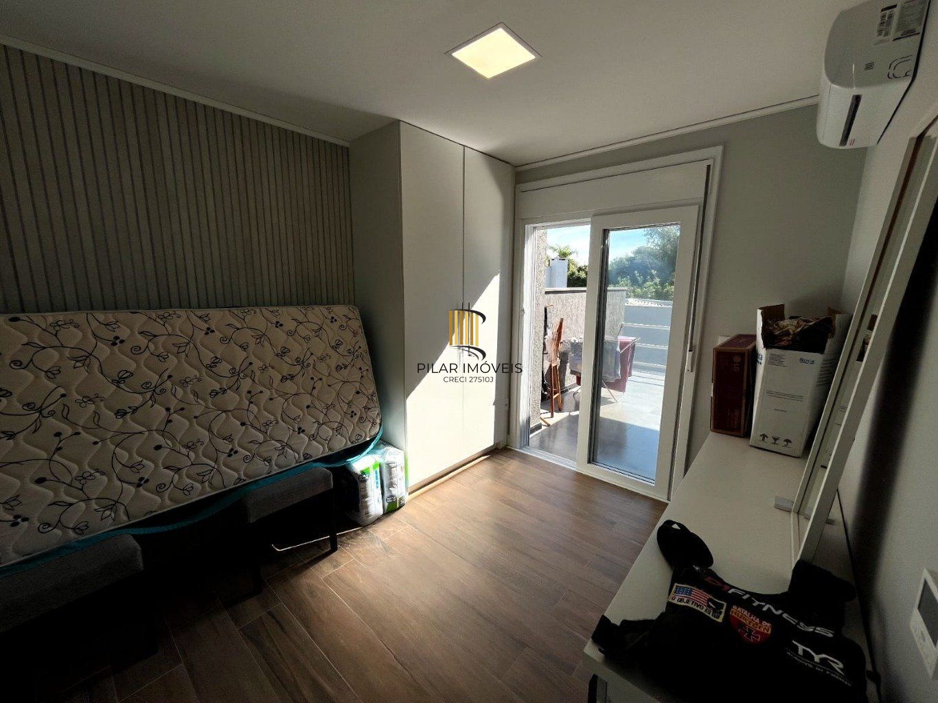 Casa de 3 dormitórios e 4 vagas de garagem em Gravataí.