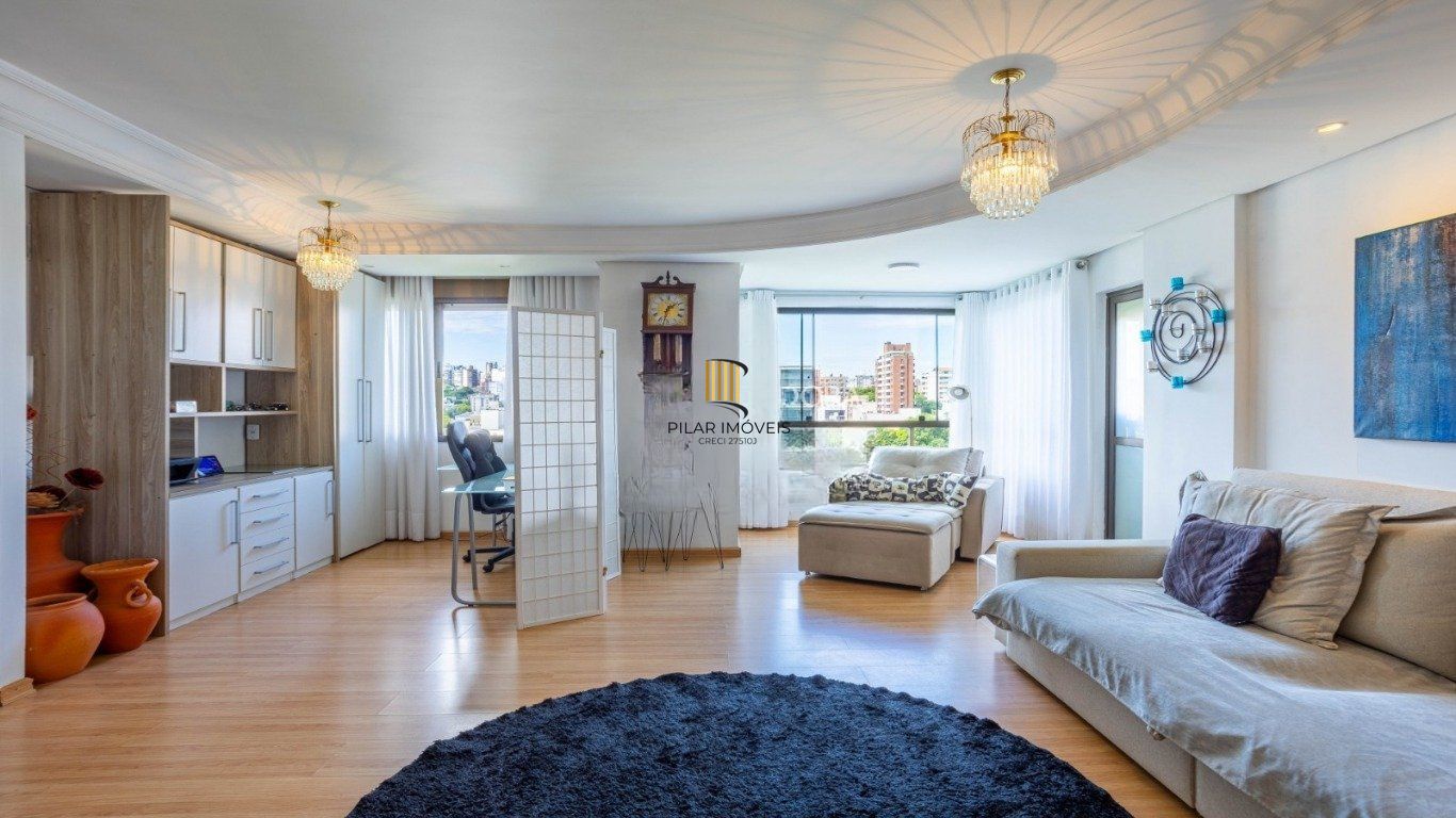 Cobertura com 3 Quartos, 1 suíte, 2 vagas e 211m²  no Petrópolis.