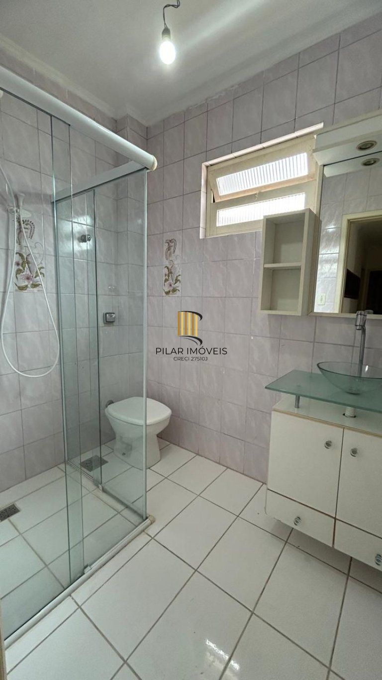 Cobertura de 4 dormitórios e 2 vagas de garagem coberta em Cachoeirinha.