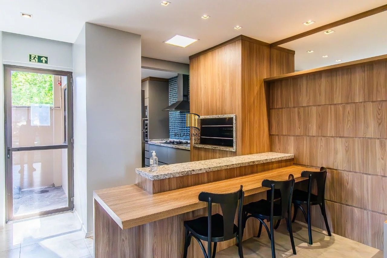 Cobertura de 3 quartos com piscina e 2 vagas no Bairro Mont Serrat.