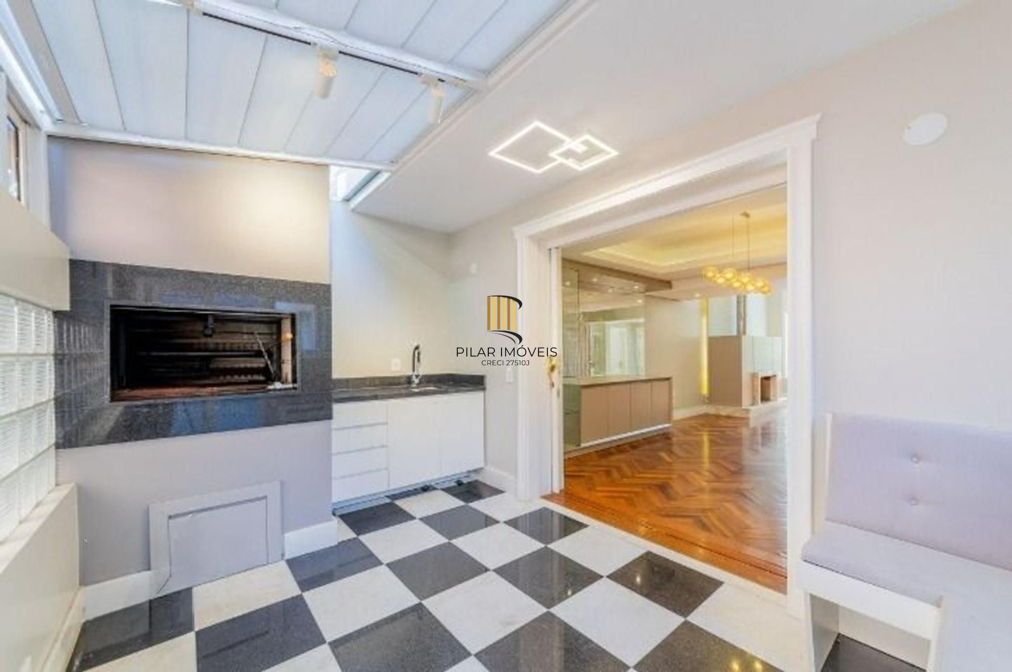 Casa em Condomínio com 5 quartos e 390m² à venda em Boa Vista, Porto Alegre.