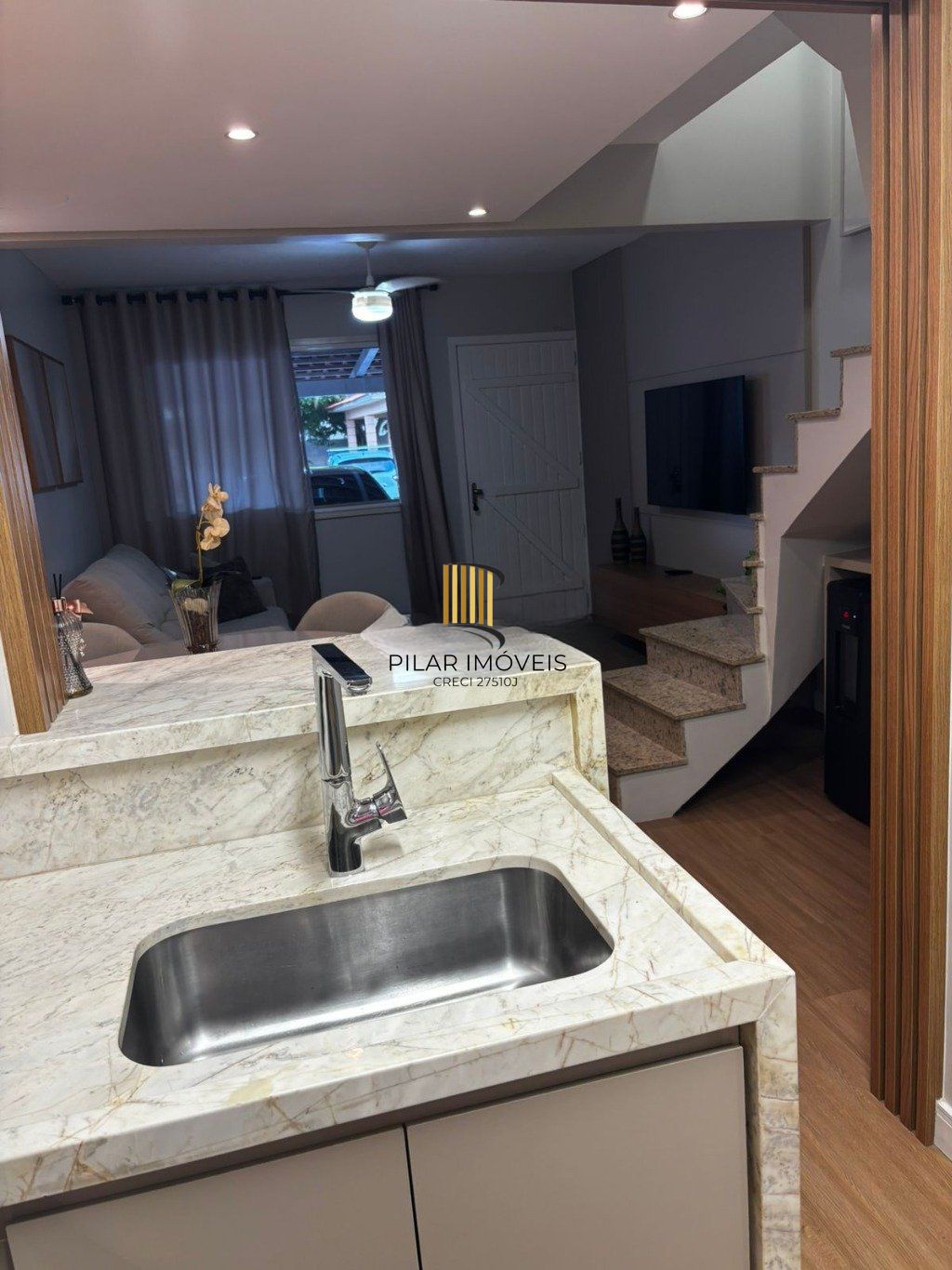 Casa com 2 dormitórios e 2 vagas de garagem em Canoas.