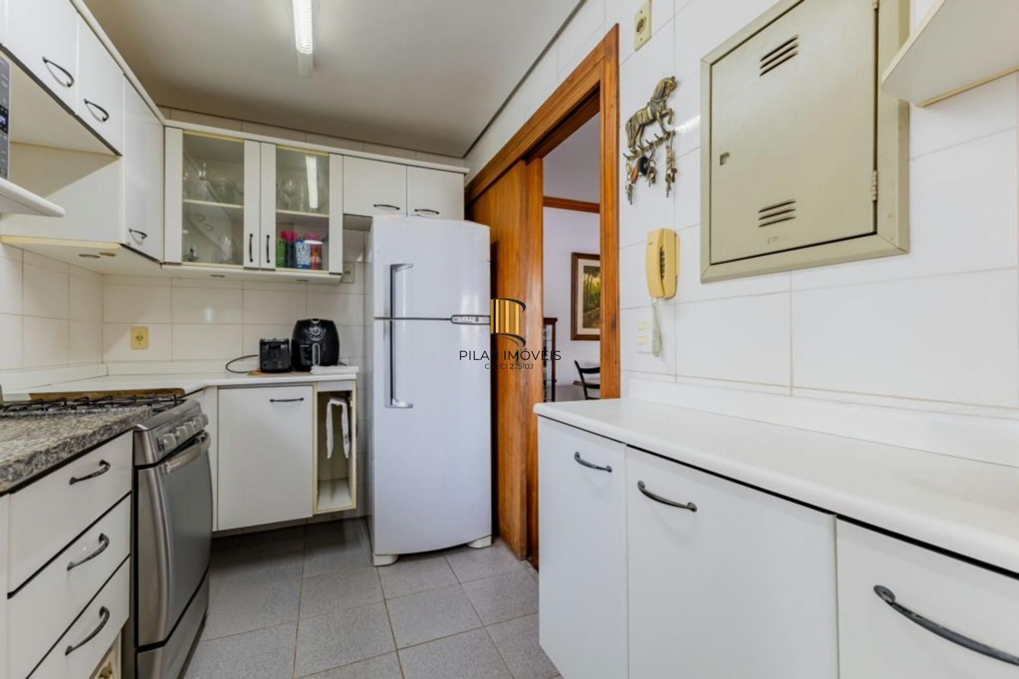 Apartamento com 3 quartos, 1 suíte, 3 vagas e elevador no Bairro São João.