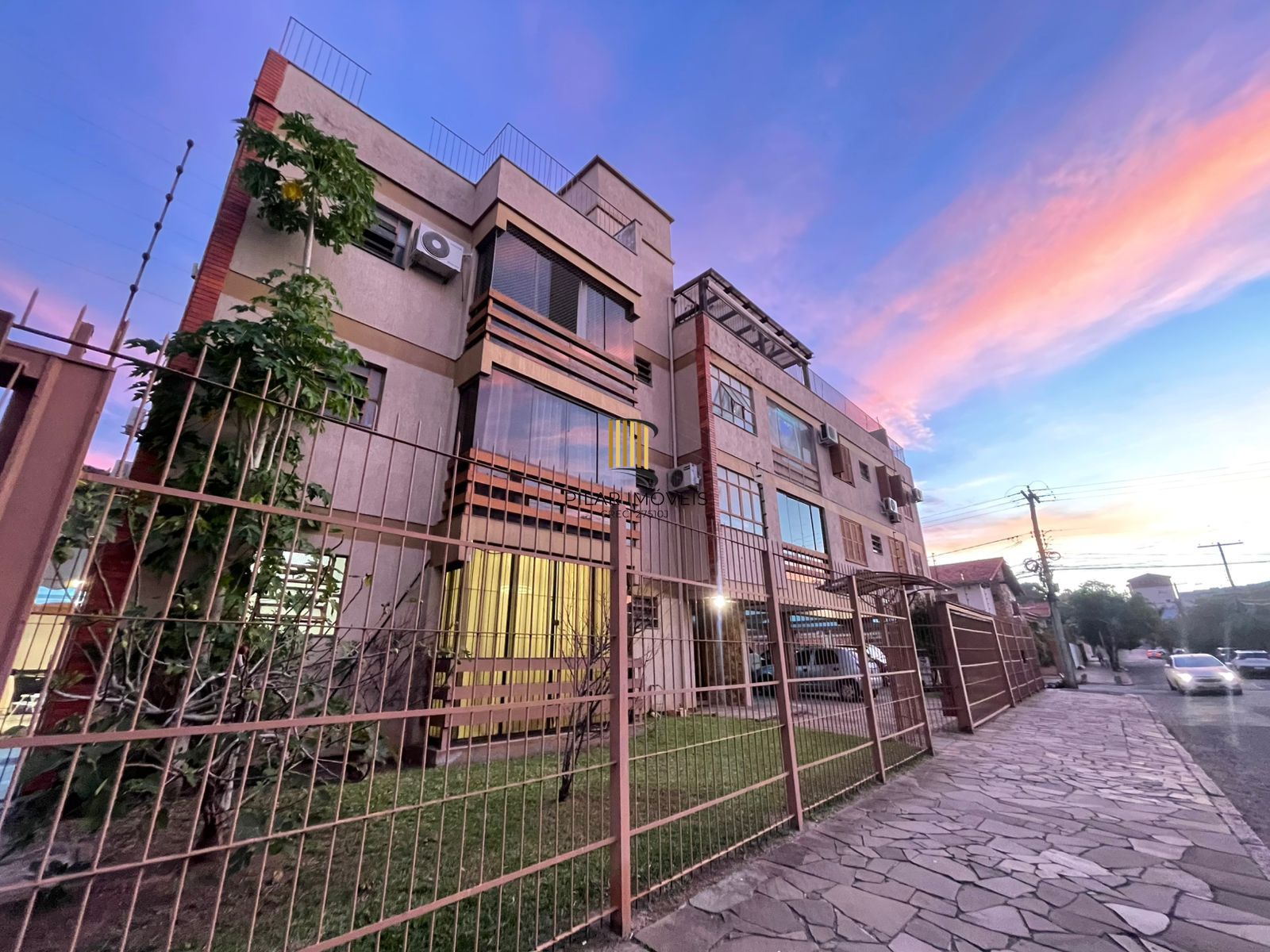 Apartamento térreo garden com 3 dormitórios, 1 suíte, 3 vagas de garagem - Pilar Imóveis