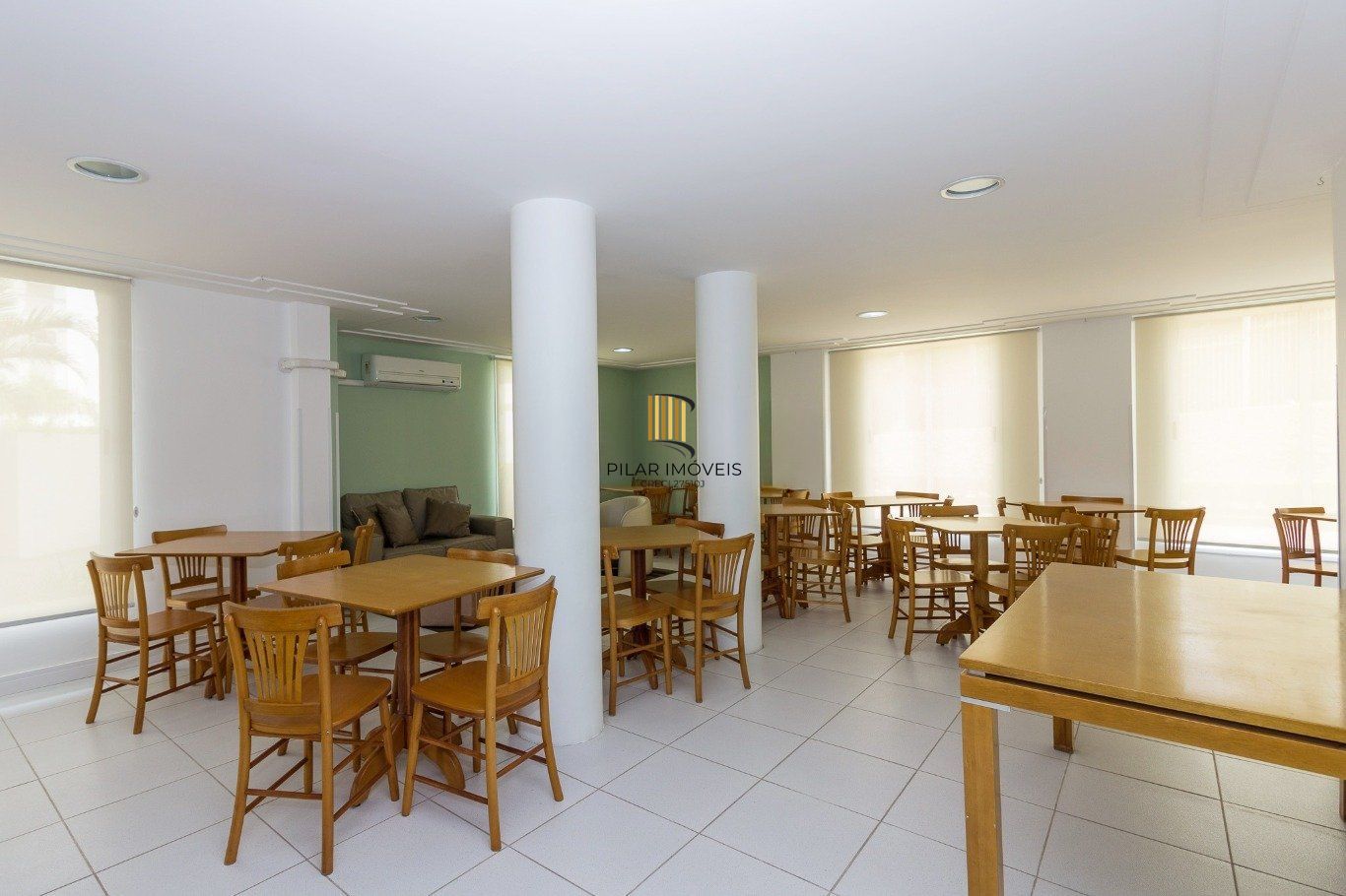 Apartamento 2 Dormitórios com Suíte, elevador e 2 Vagas no Alto Petrópolis