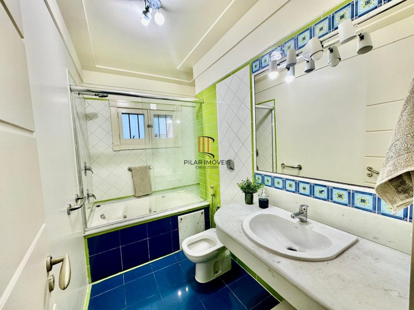 Casa de 3 dormitórios, 2 vagas de garagem em Canoas