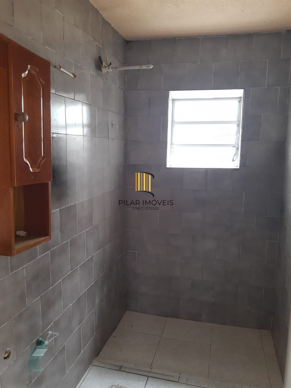 Casa de 2 Quartos e 2  vagas de garagem no Parque Granja em Cachoeirinha.