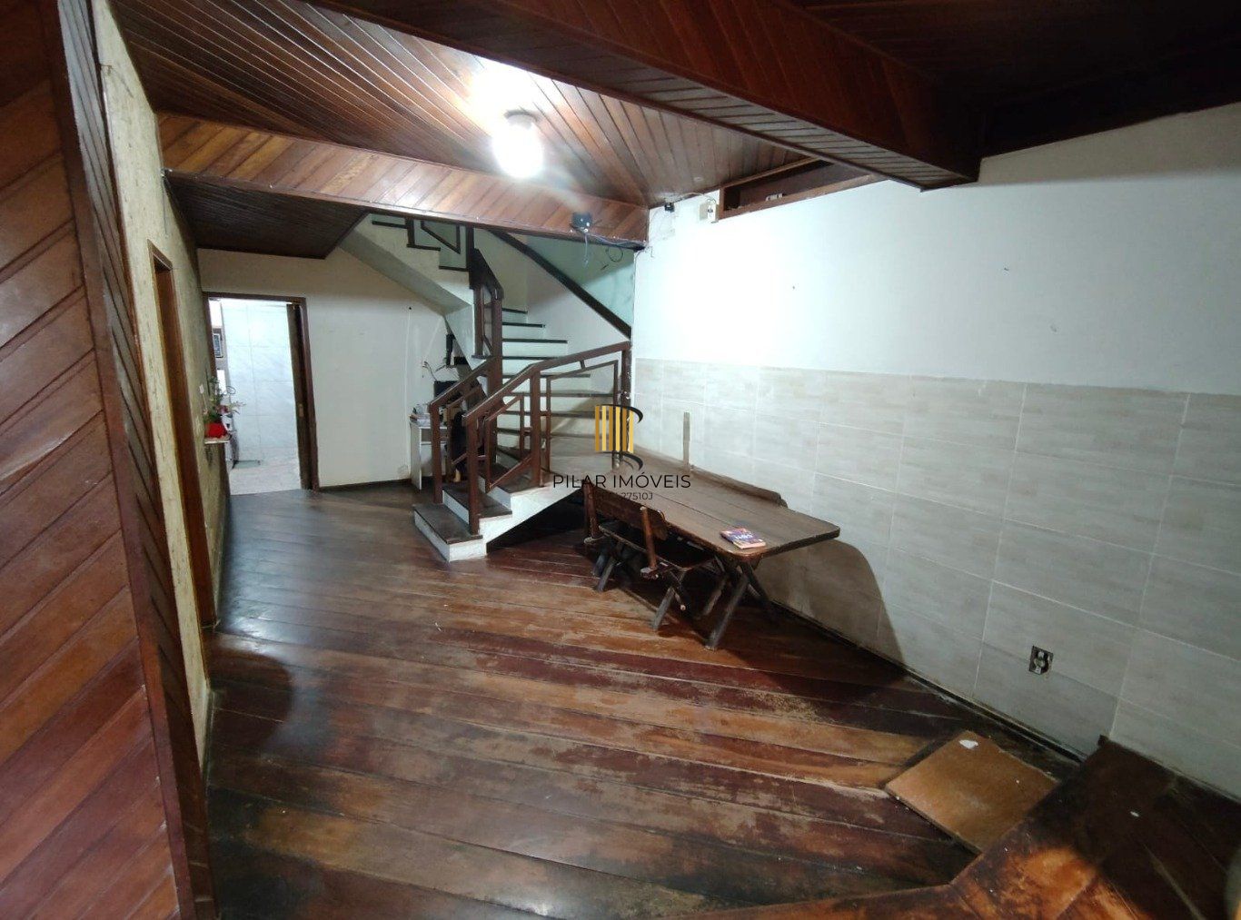 Casa com 3 Quartos, 3 Banheiros, 2 vagas No Bairro Nonoai.