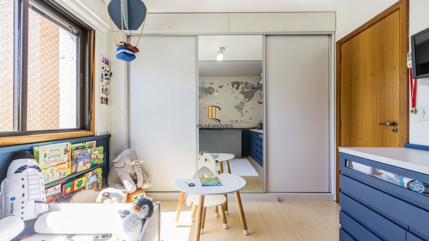 Apartamento com 3 quartos, 1 suíte, à venda no bairro Petrópolis