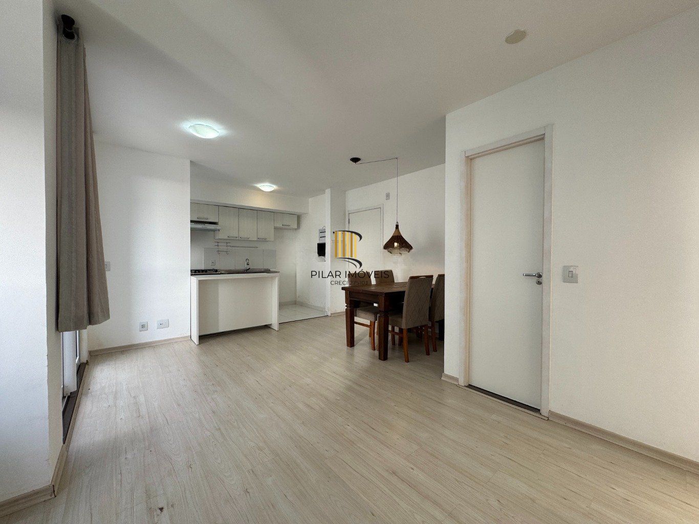 Apartamento de 2 quartos, 1 suíte, elevador e 1 vaga no bairro Humaitá.