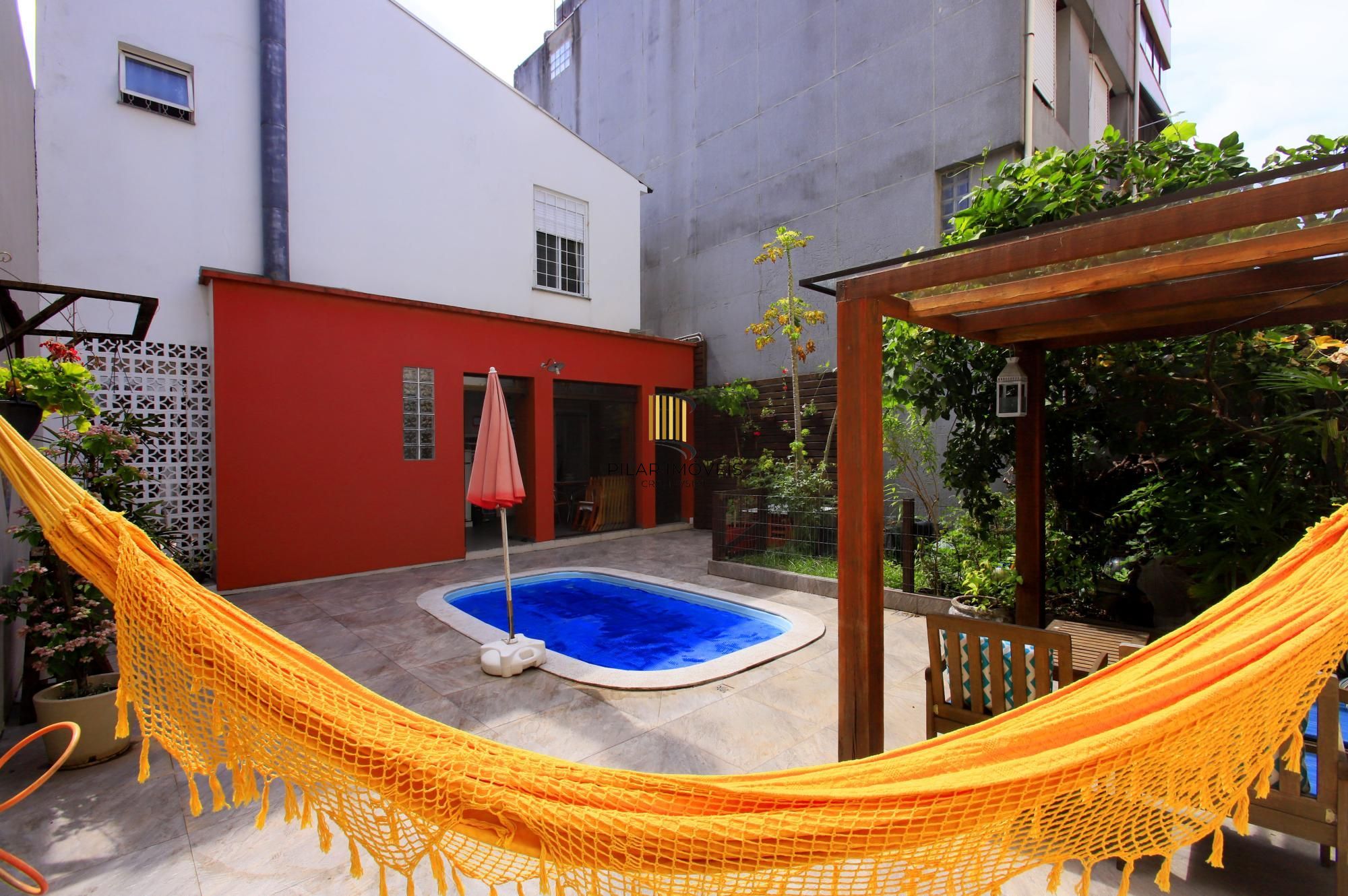 Casa de 4 quartos, 3 banheiros, 3 vagas no bairro Rio Branco