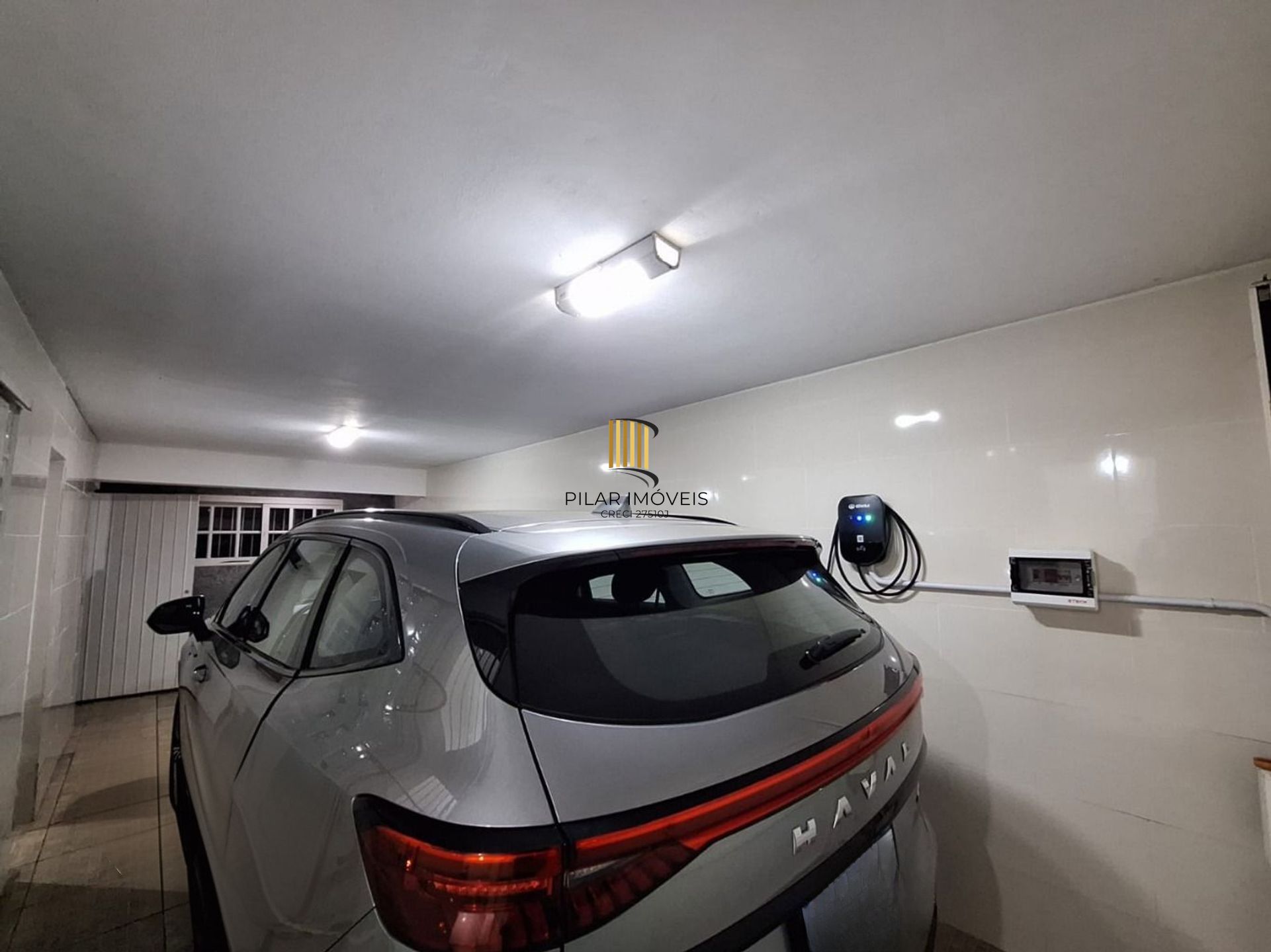 Casa de 2 pisos, 3 dormitórios e 2 vagas de garagem coberta em Canoas.