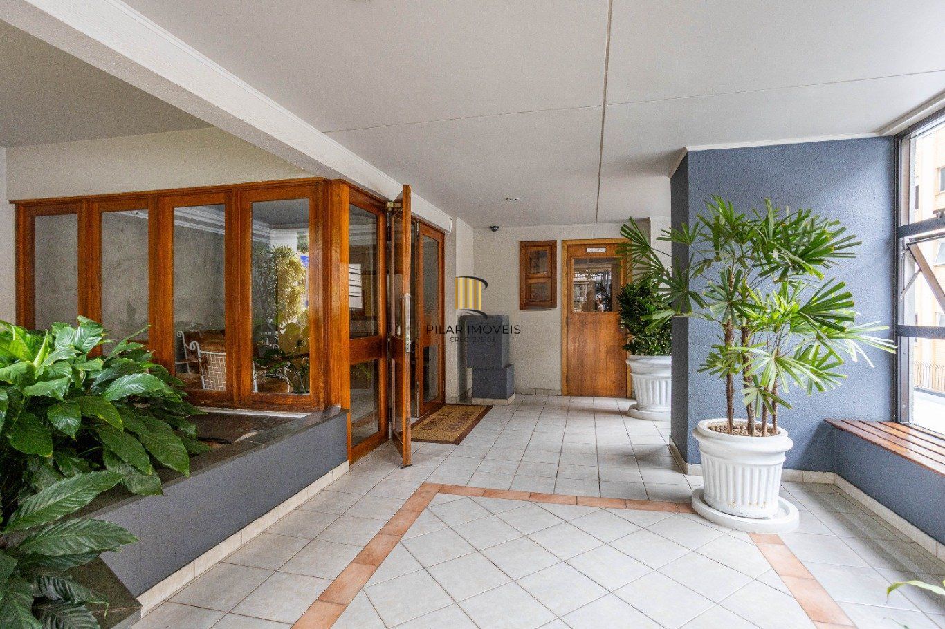 Apartamento de 72 metros privativos com 2 dormitórios no bairro Petrópolis