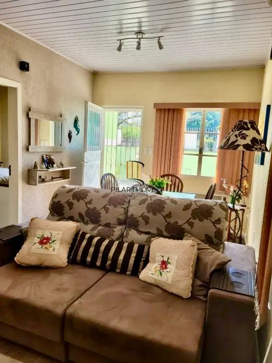 Casa com 3 dormitórios e edícula 1 d no Bairro Jardim Floresta