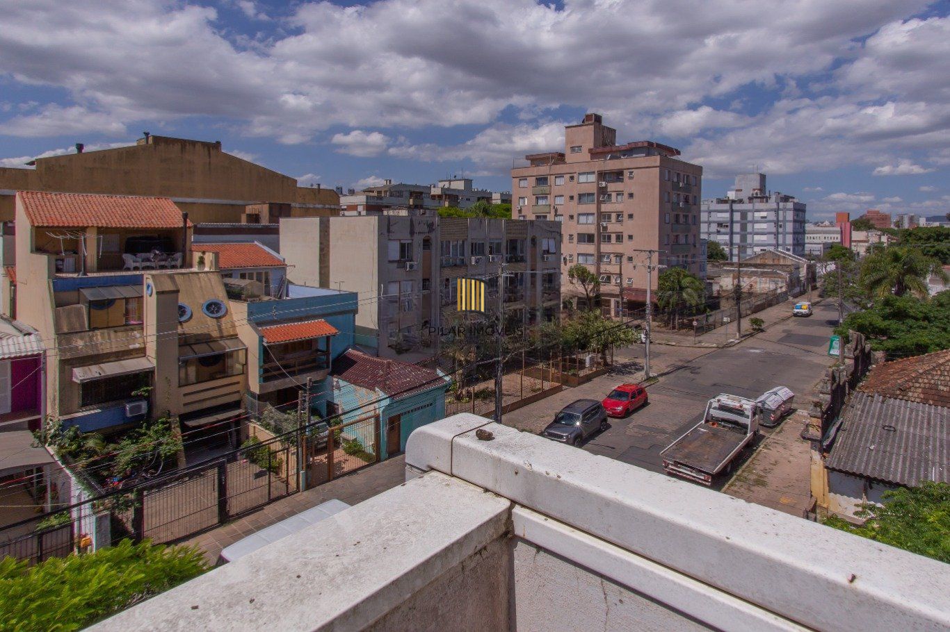 Apartamento garden, 3 dormitórios, 2 suítes, e 131m² privativos no Menino Deus.