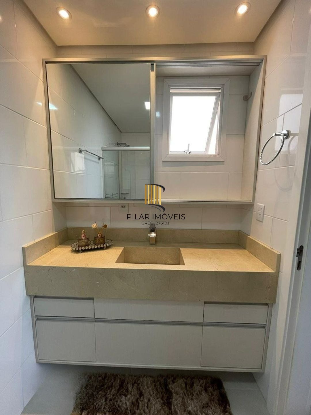 Apartamento com 2 dormitorios, com elevador e 1 vaga de garagem em Canoas.