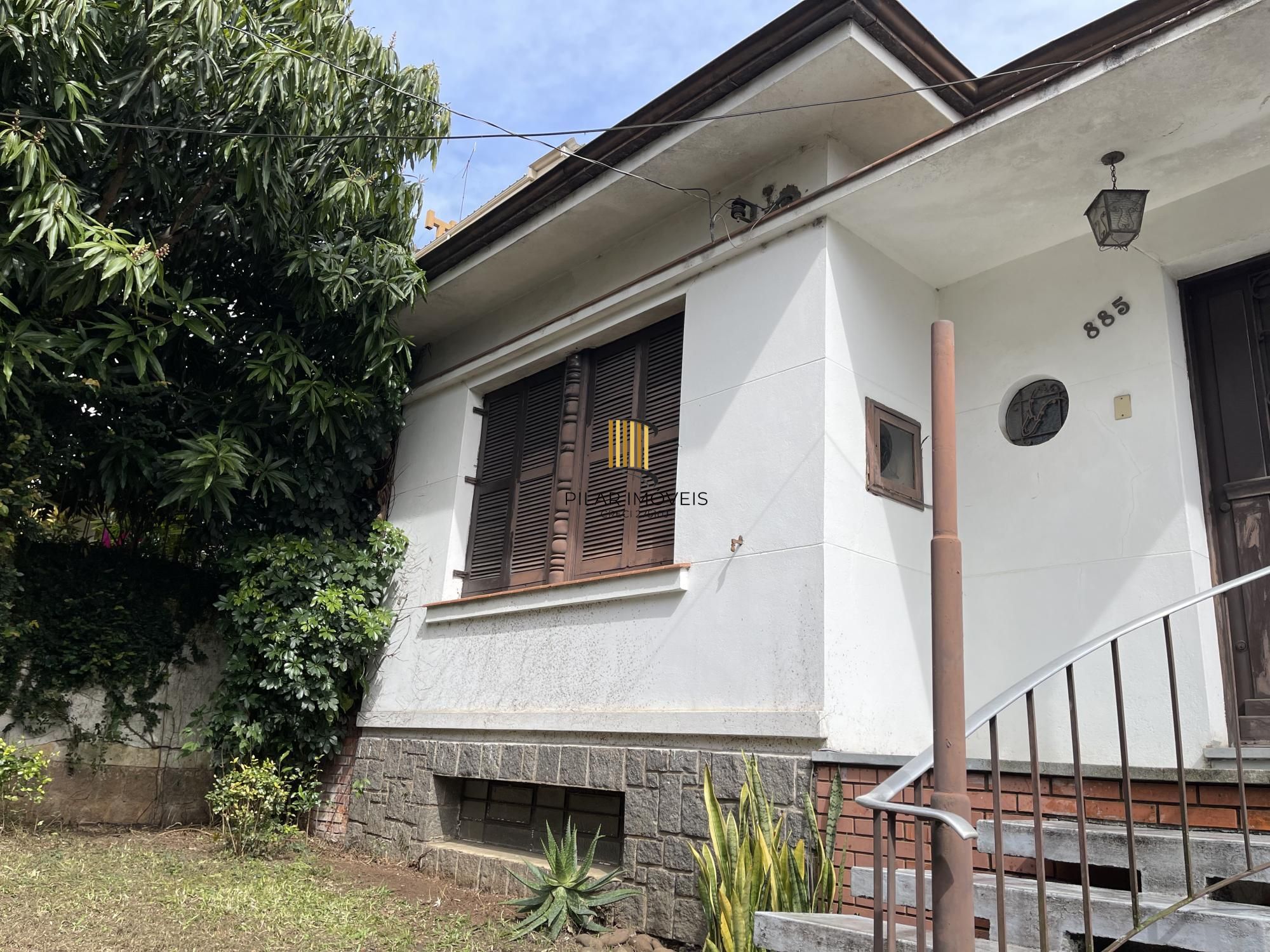 Casa com 3 dormitórios e ampla garagem Bairro Higienópolis