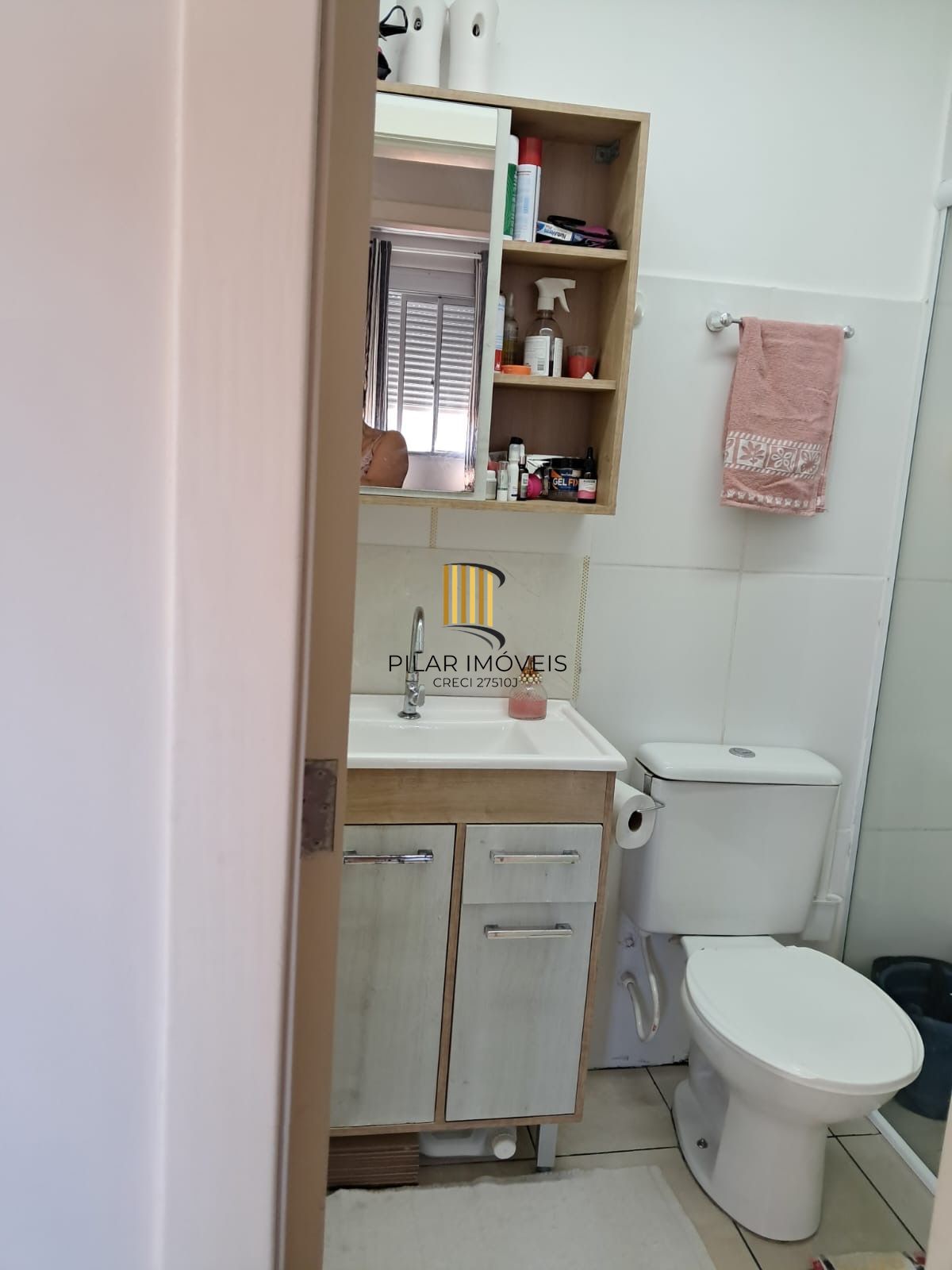 Apartamento semi mobiliado 2 dormitórios 1 vaga de garagem na Rua Sadi Castro.