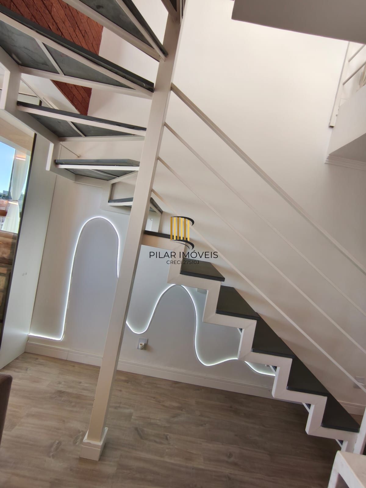 Cobertura duplex 3 dormitórios com terraço e vaga em Cachoeirinha