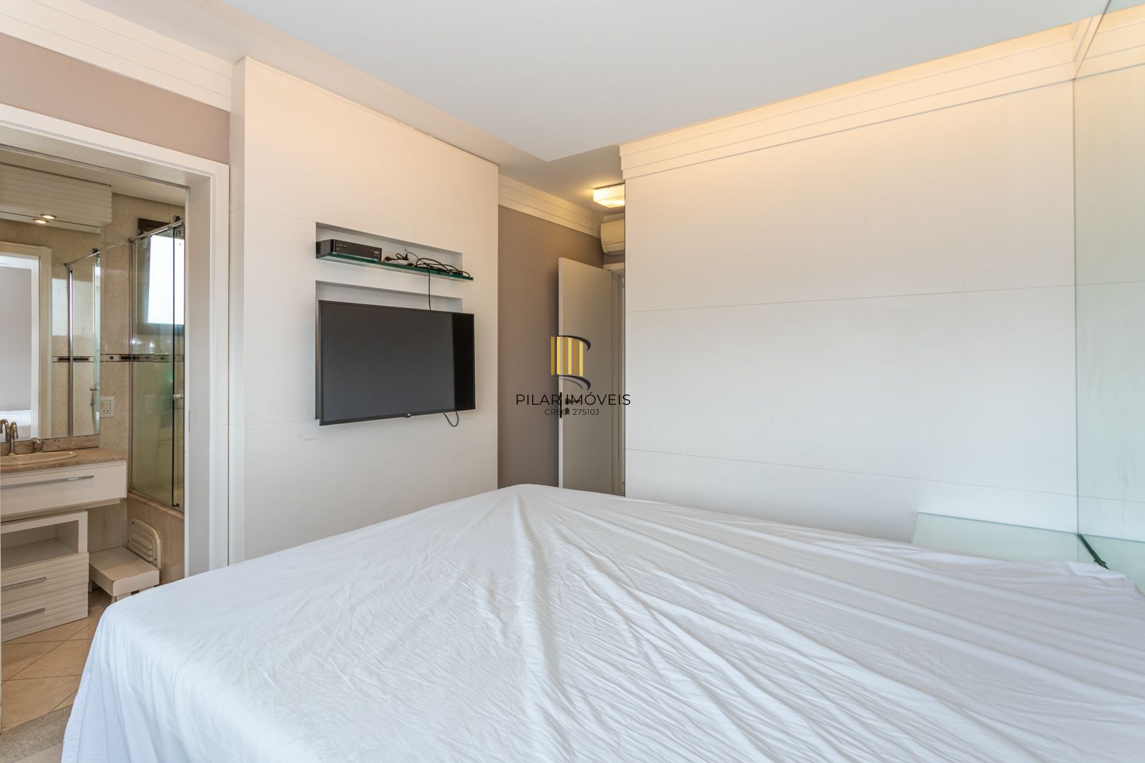 Apartamento de 97m², 2 dormitórios,1suíte, 3 vagas de garagem na rua Guararapes