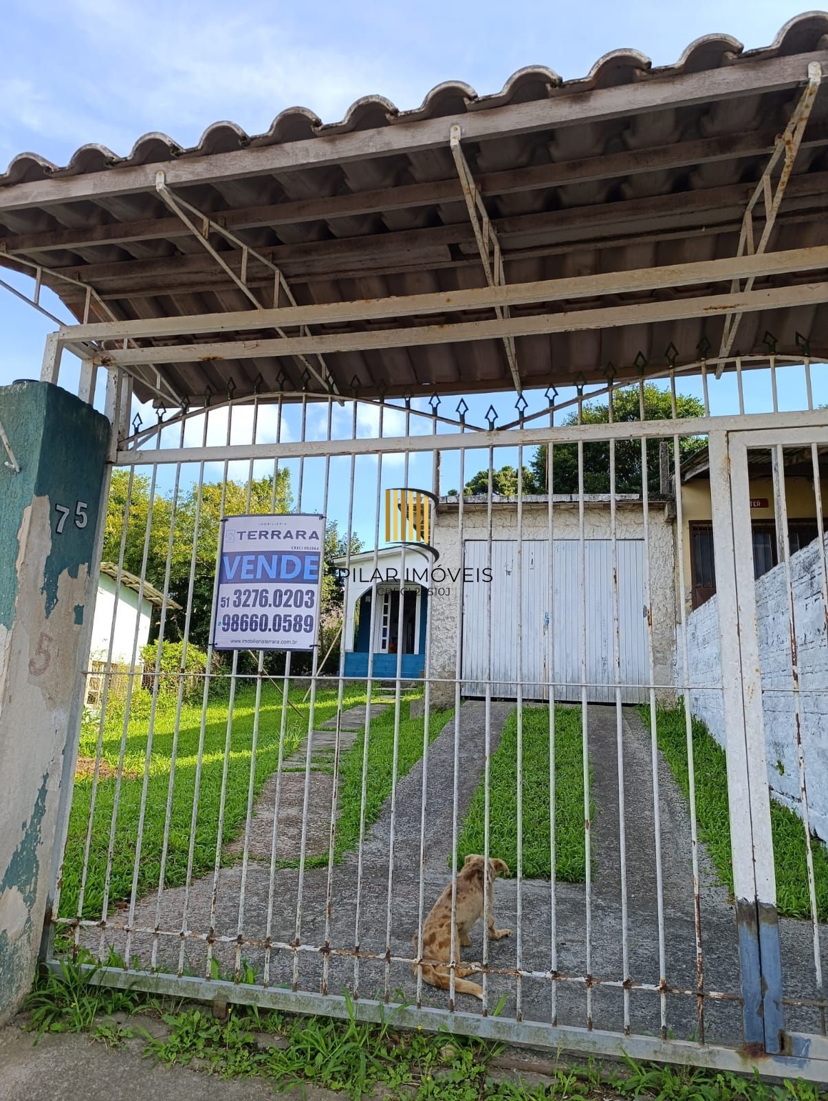 Casa de 2 quartos , pátio, 1 vaga no bairro Lomba do Pinheiro