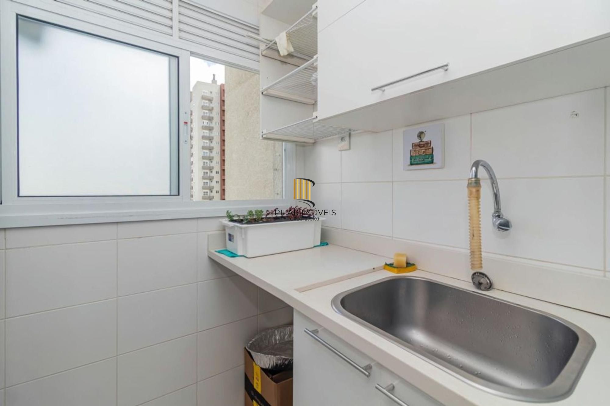 Apartamento com 2 quartos, vaga de garagem e elevador  no bairro Passo da Areia