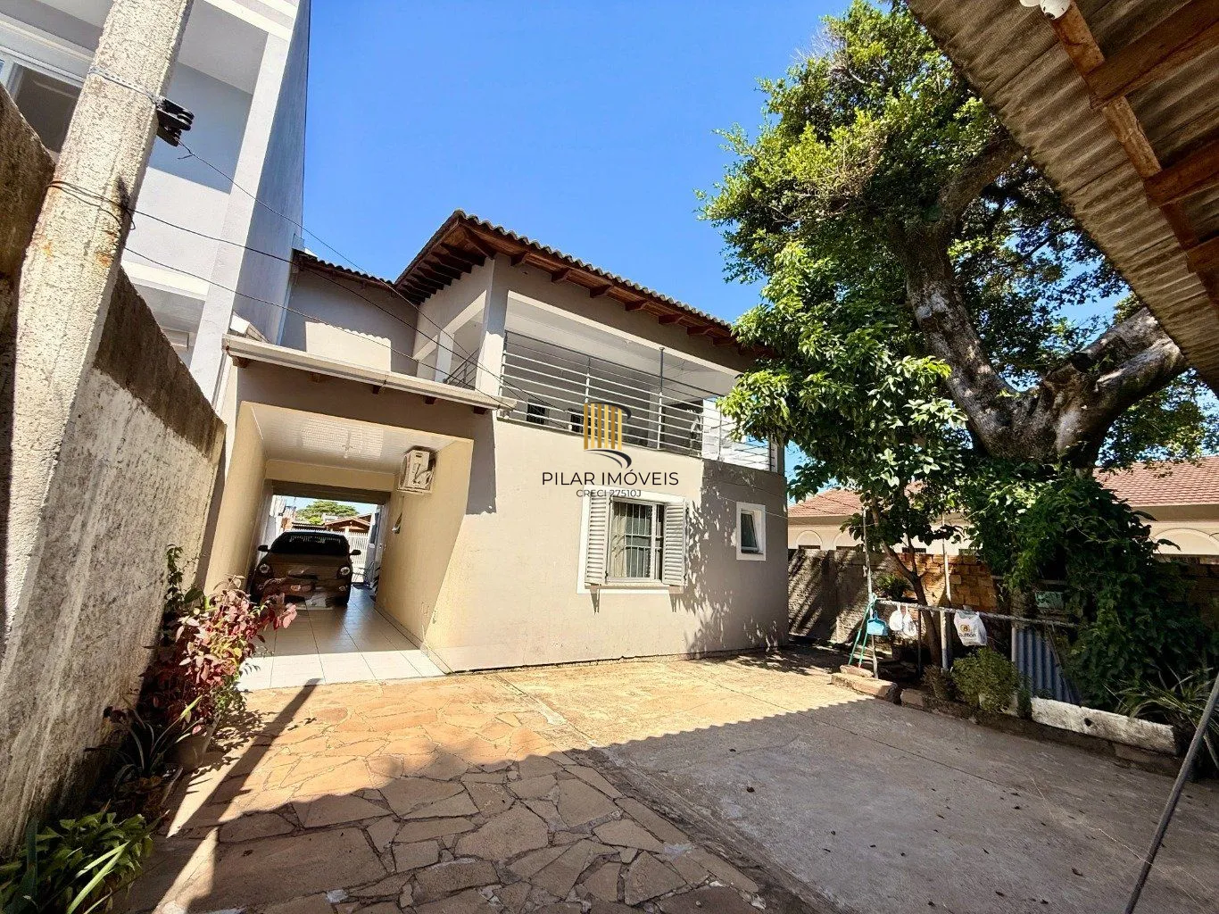 Casa de 4 dormitórios e 3 vagas de garagem em Canoas.