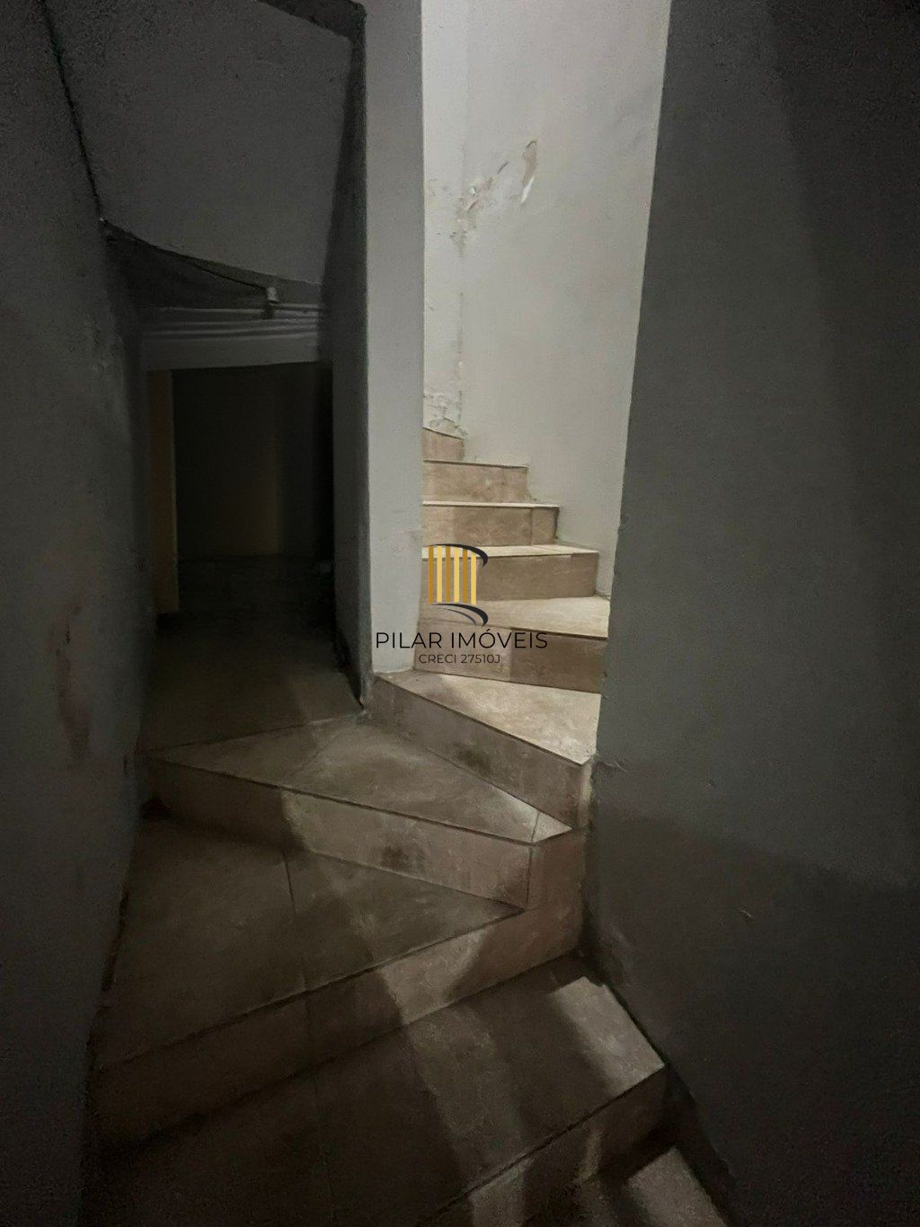 Casa de 3 dormitórios e 4 vagas de garagem em Cachoeirinha.