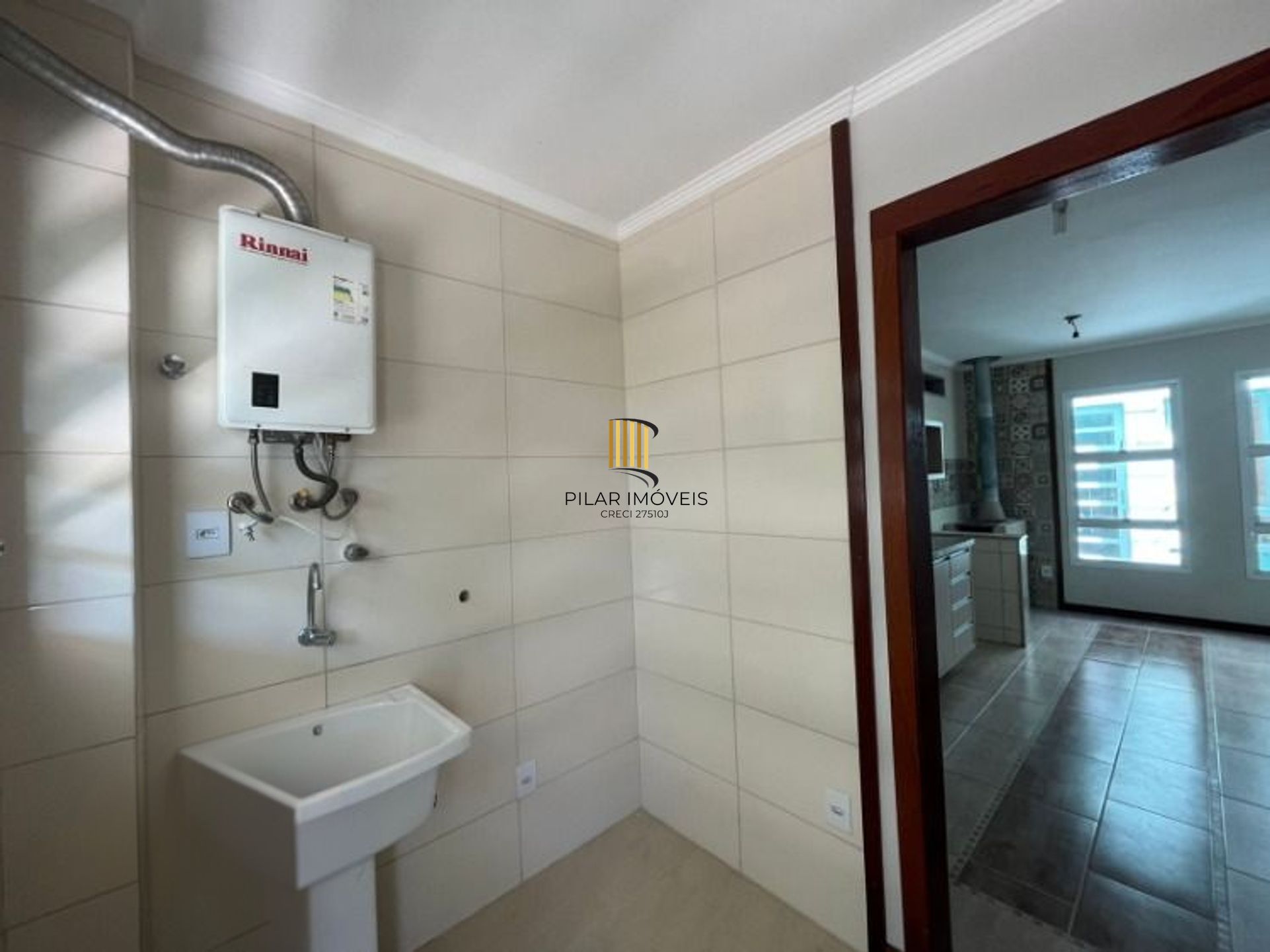Casa de 2 dormitórios e 2 vagas de garagem em Canoas.