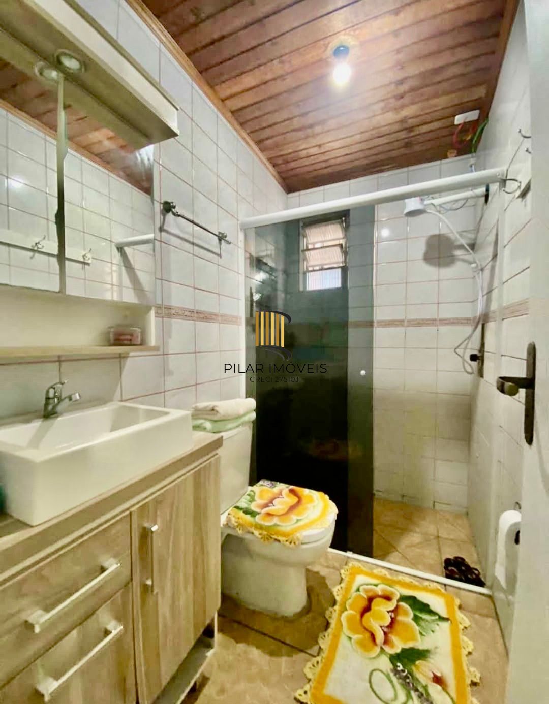 Casa com pátio 144m2 2 quartos com vaga Bairro Passo das Pedras Porto Alegre