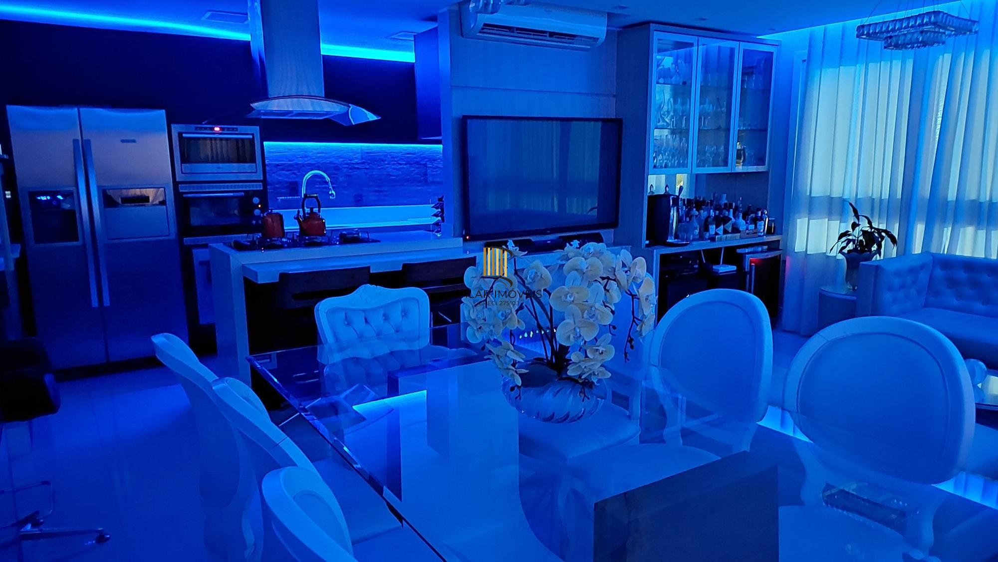 Apartamento com 3 quartos, vaga, elevador e piscina no Bairro São Sebastião