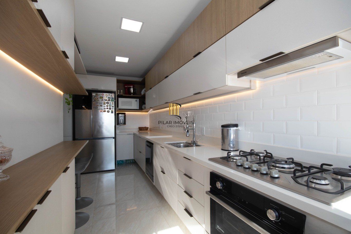 Apartamento com 3 quartos, 1 suíte e 2 vagas de garagem em Canoas
