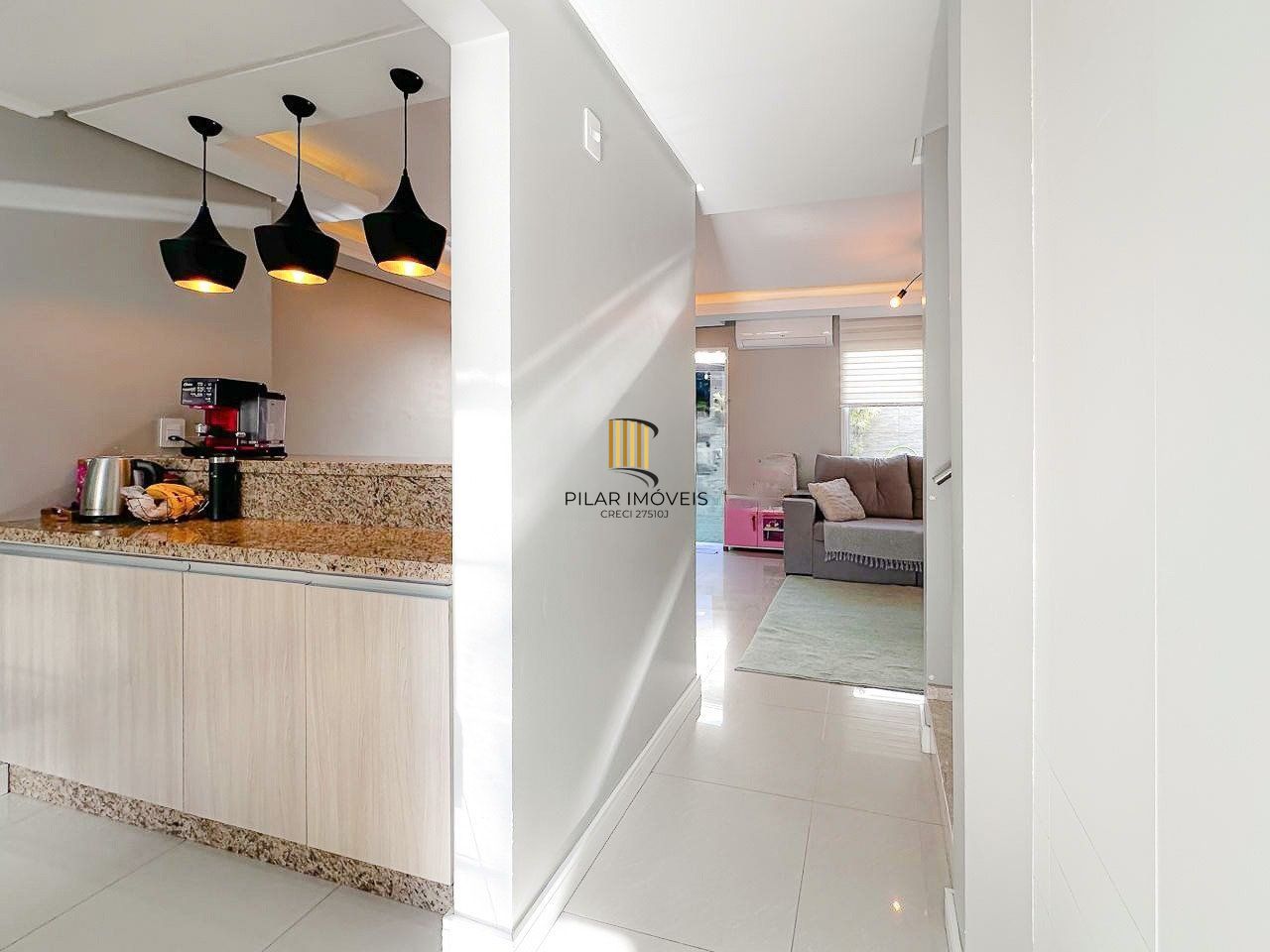 Casa em condomínio com 3 dormitórios e 3 vagas de garagem em Canoas.