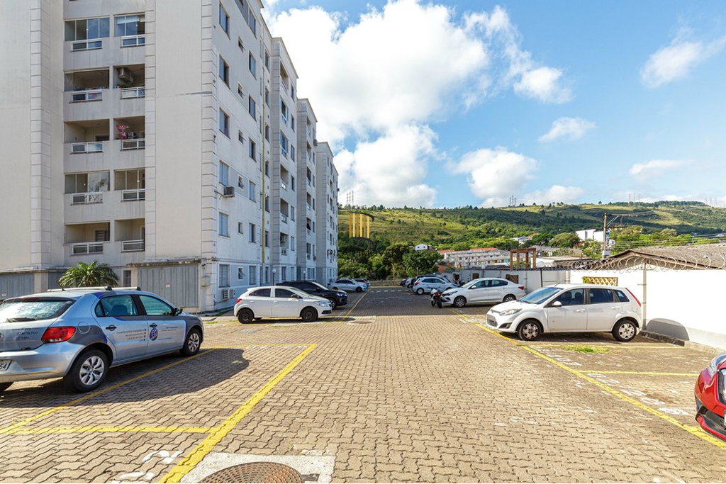 Apartamento com Sacada Linda Vista Morro Santana com 1 vaga de garagem