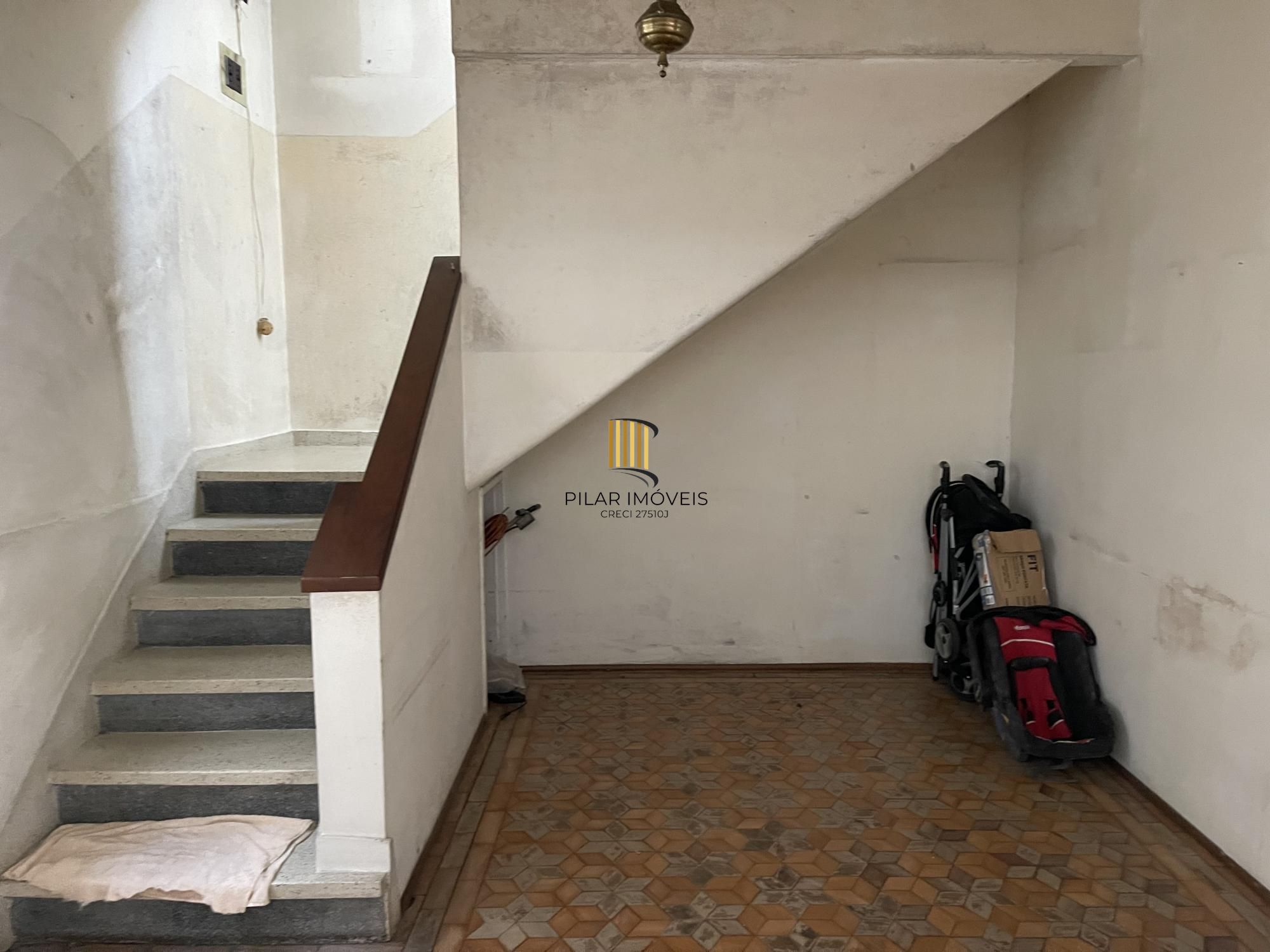 Terreno com casa com 3 dormitórios e ampla garagem Bairro Higienópolis