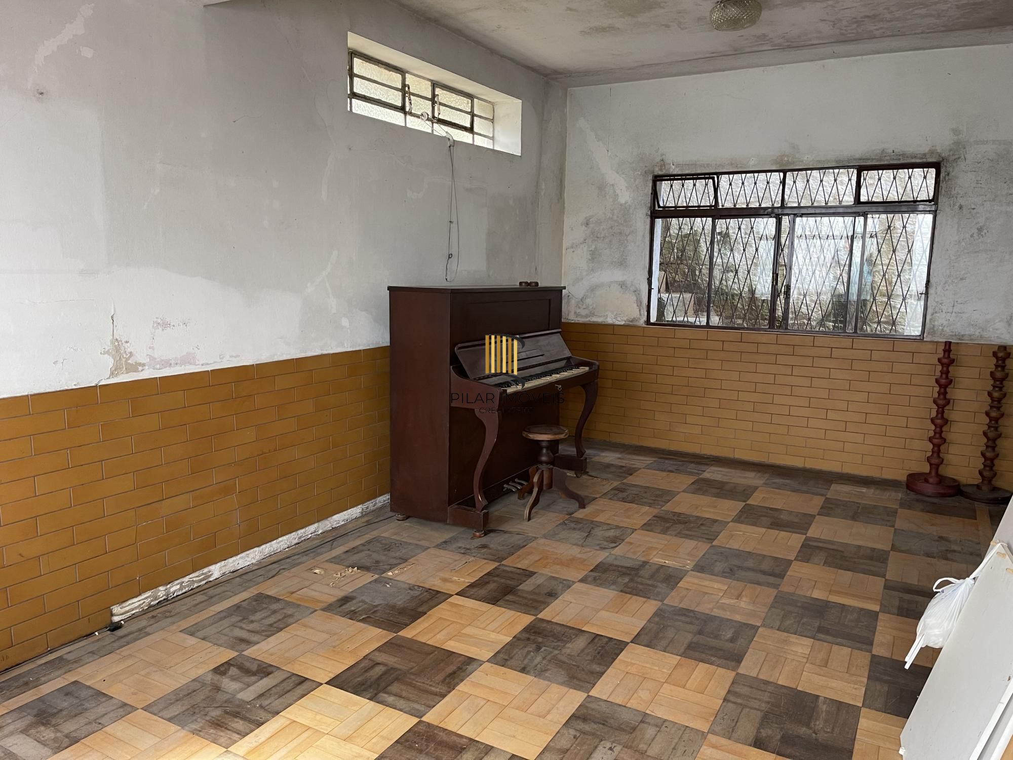 Terreno com casa com 3 dormitórios e ampla garagem Bairro Higienópolis