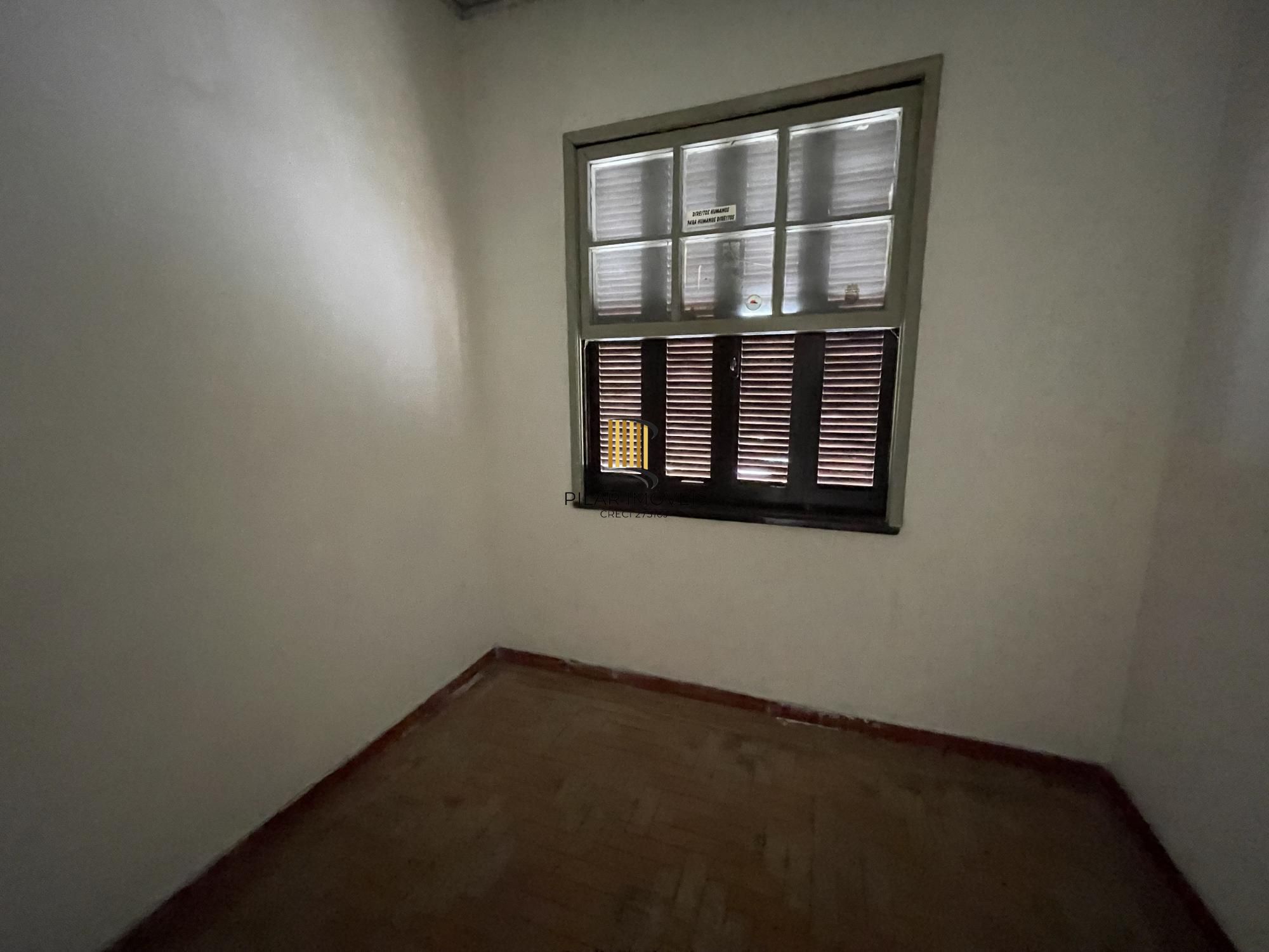 Terreno com casa com 3 dormitórios e ampla garagem Bairro Higienópolis