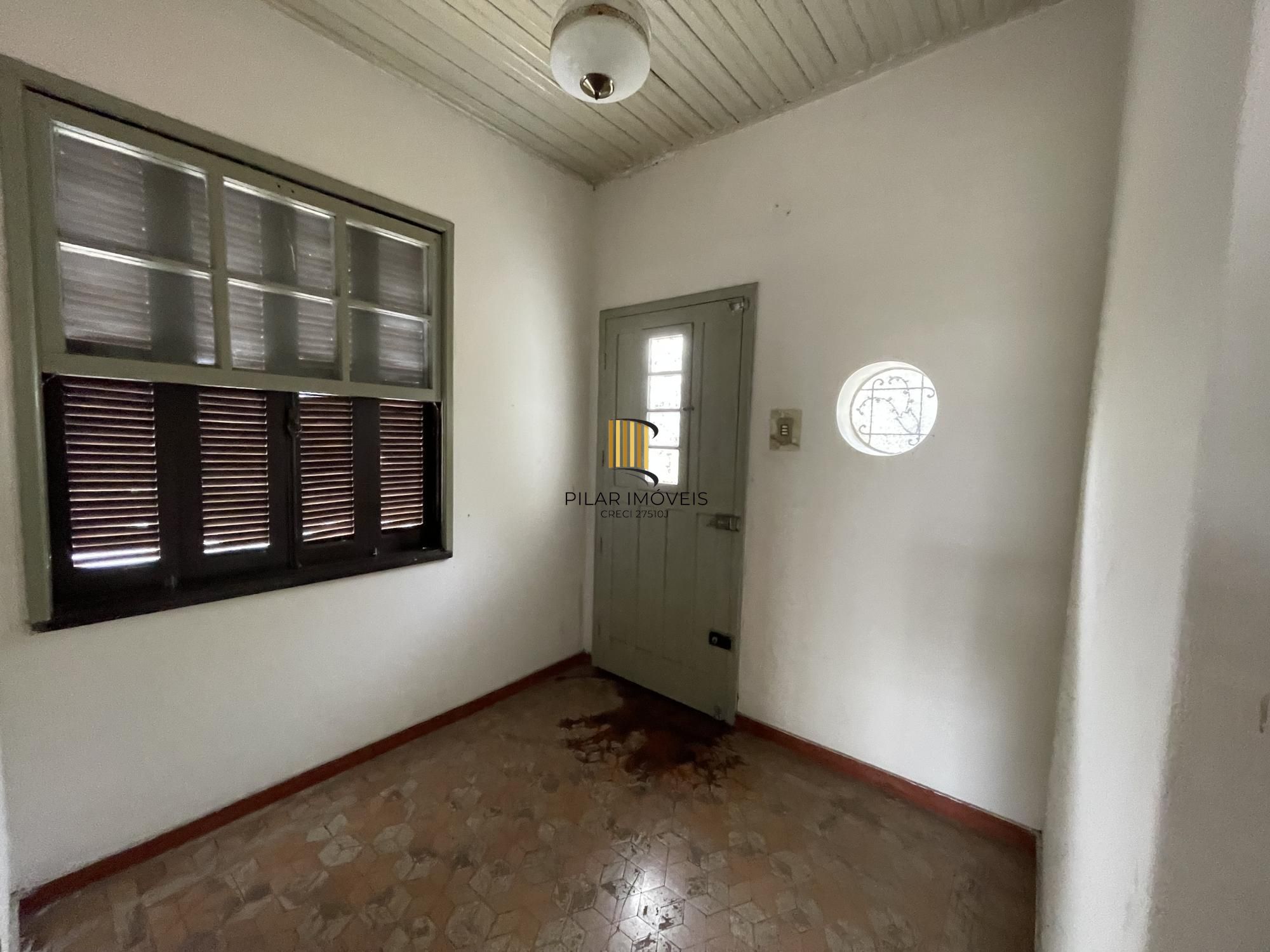 Terreno com casa com 3 dormitórios e ampla garagem Bairro Higienópolis