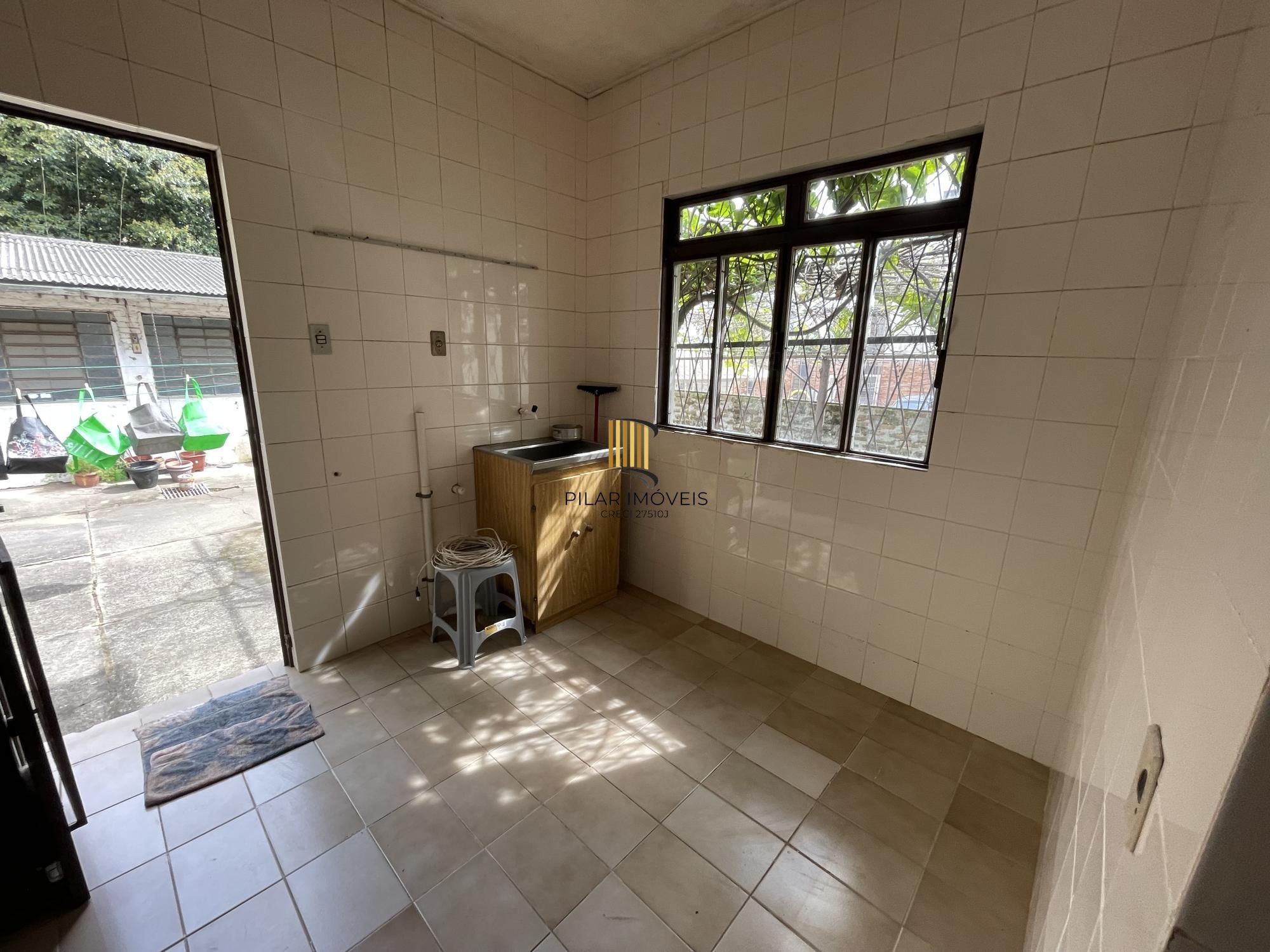 Terreno com casa com 3 dormitórios e ampla garagem Bairro Higienópolis