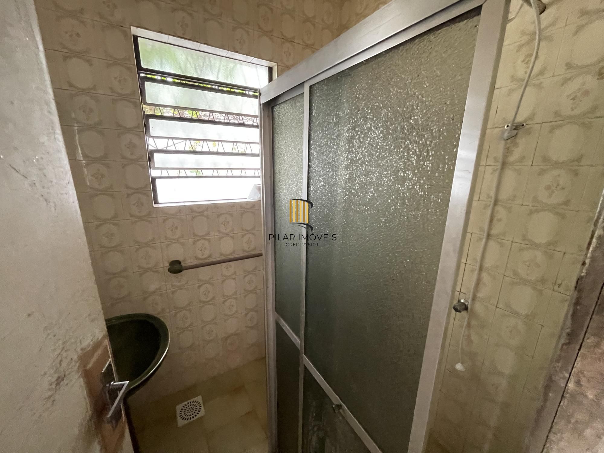 Terreno com casa com 3 dormitórios e ampla garagem Bairro Higienópolis