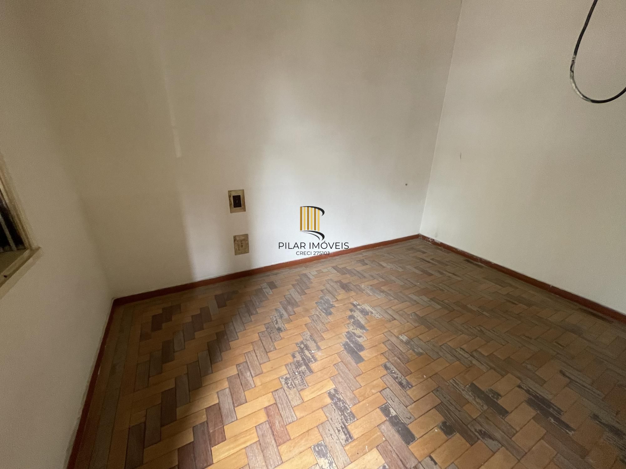 Terreno com casa com 3 dormitórios e ampla garagem Bairro Higienópolis