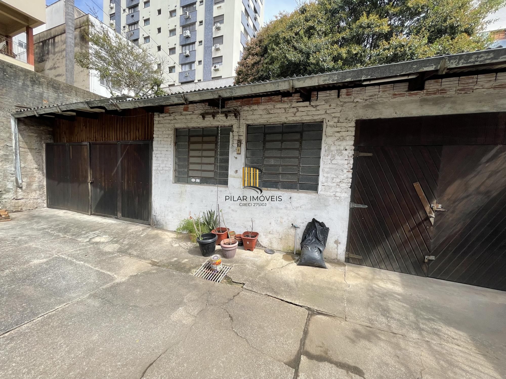 Terreno com casa com 3 dormitórios e ampla garagem Bairro Higienópolis