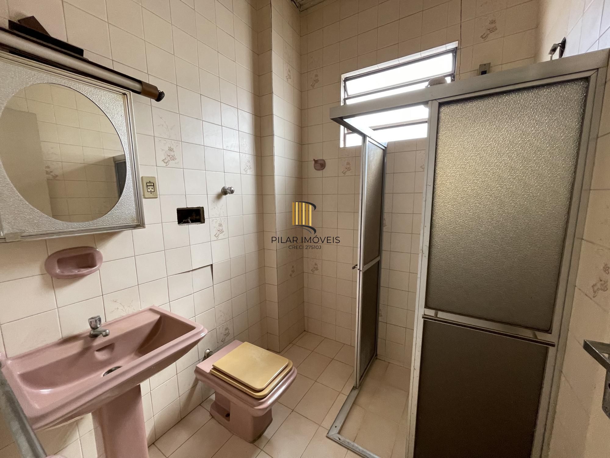 Terreno com casa com 3 dormitórios e ampla garagem Bairro Higienópolis