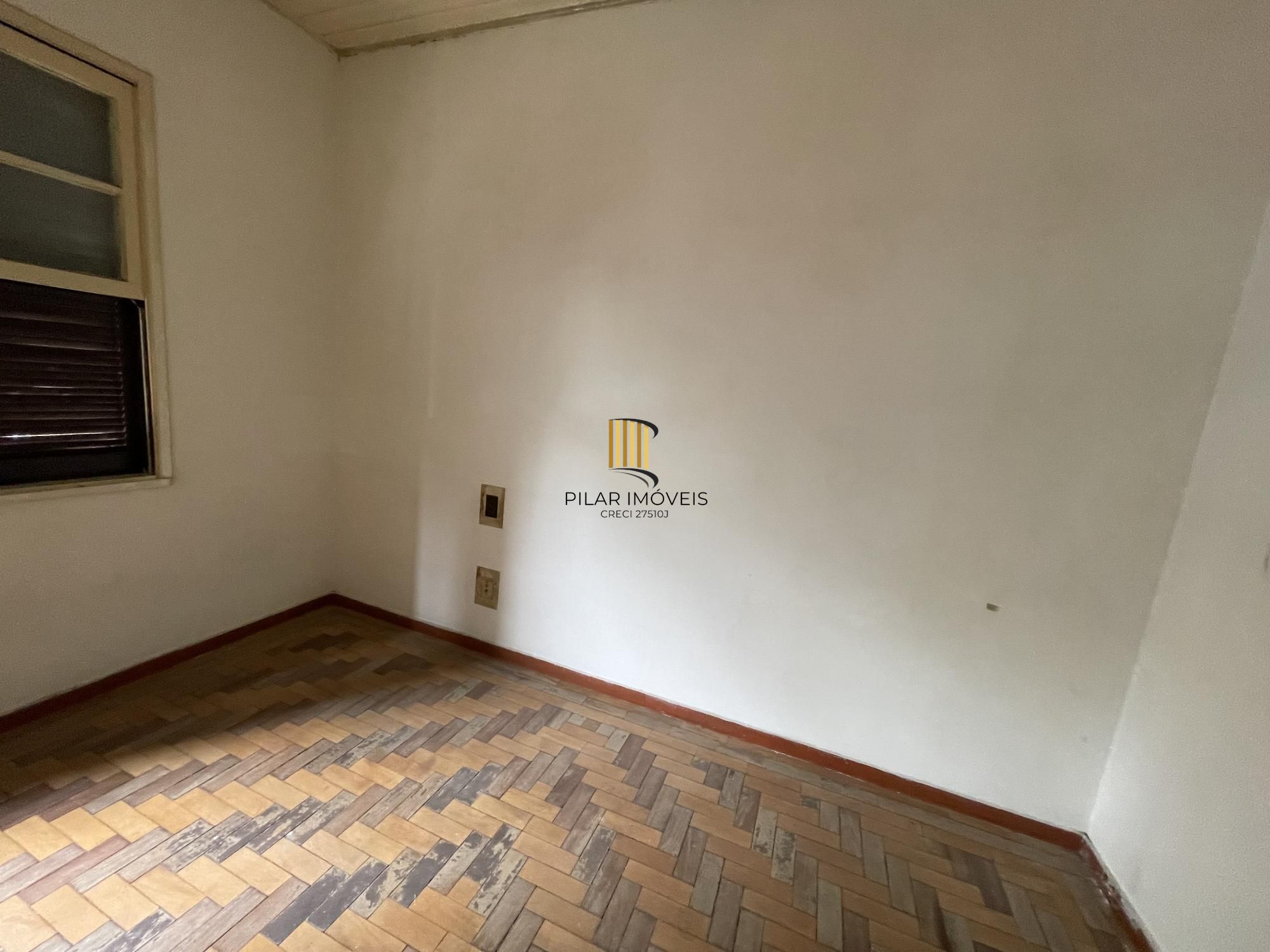 Terreno com casa com 3 dormitórios e ampla garagem Bairro Higienópolis