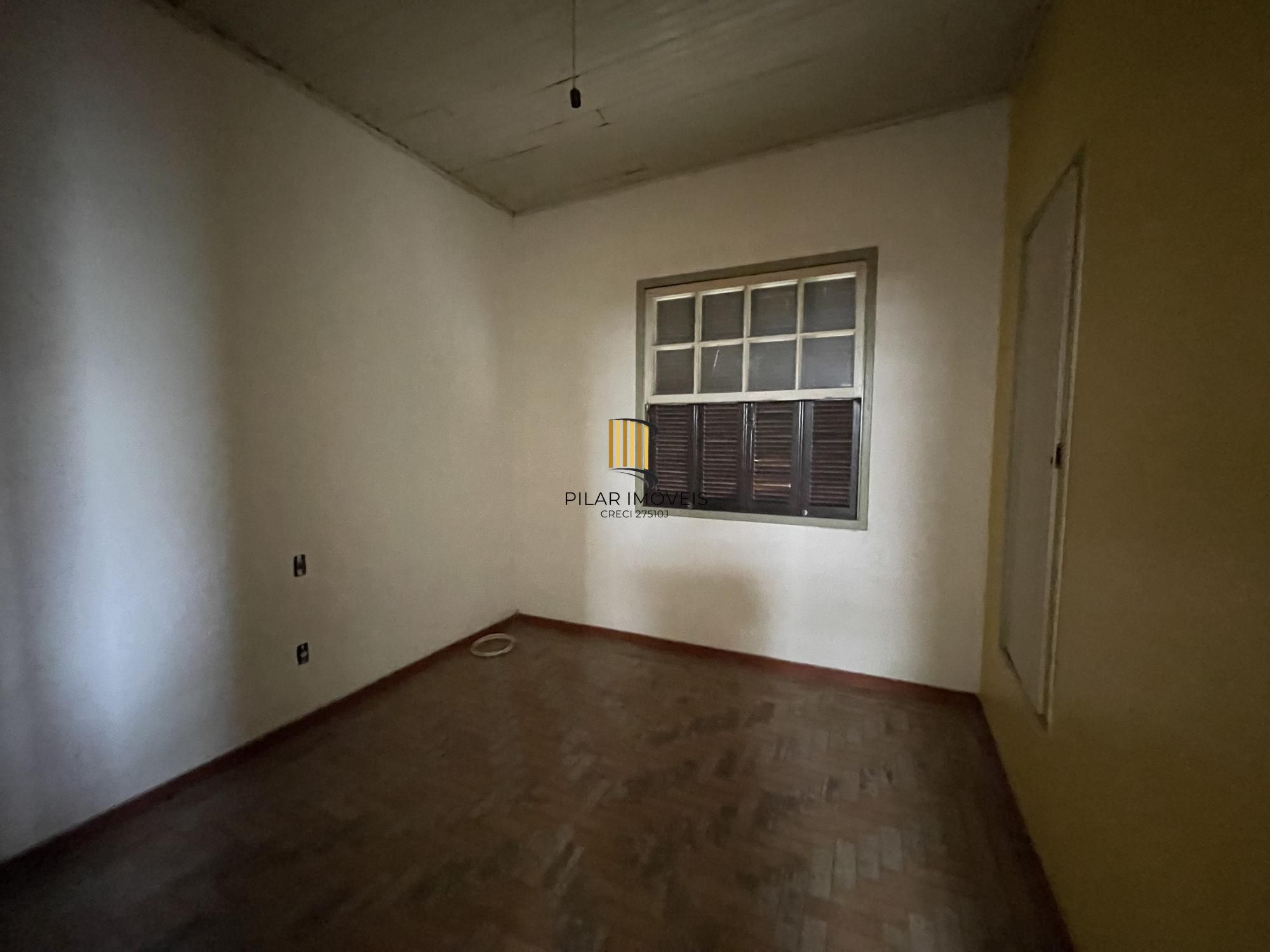 Terreno com casa com 3 dormitórios e ampla garagem Bairro Higienópolis