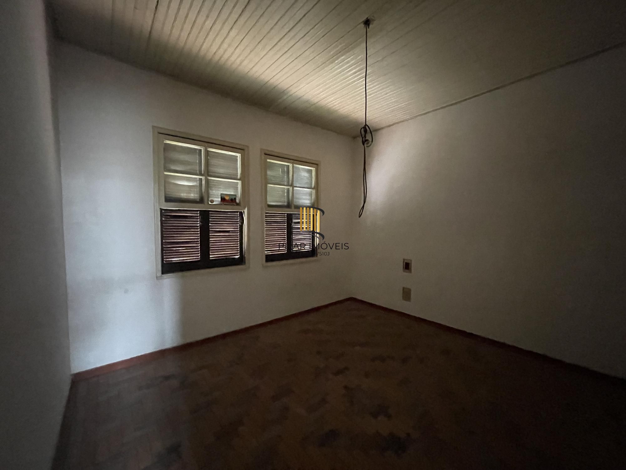 Terreno com casa com 3 dormitórios e ampla garagem Bairro Higienópolis