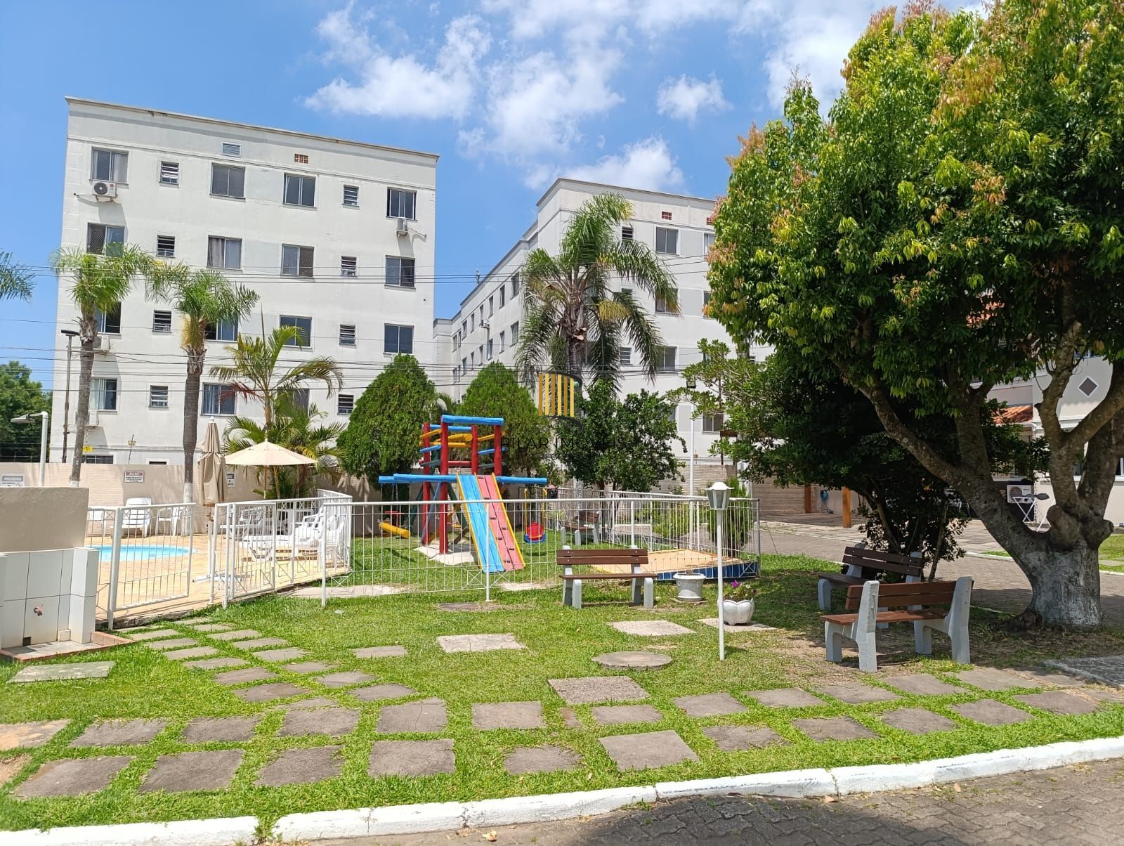 Casa em condomínio fechado de 3 dormitórios,2 vagas no bairro Parque Santa Fé.