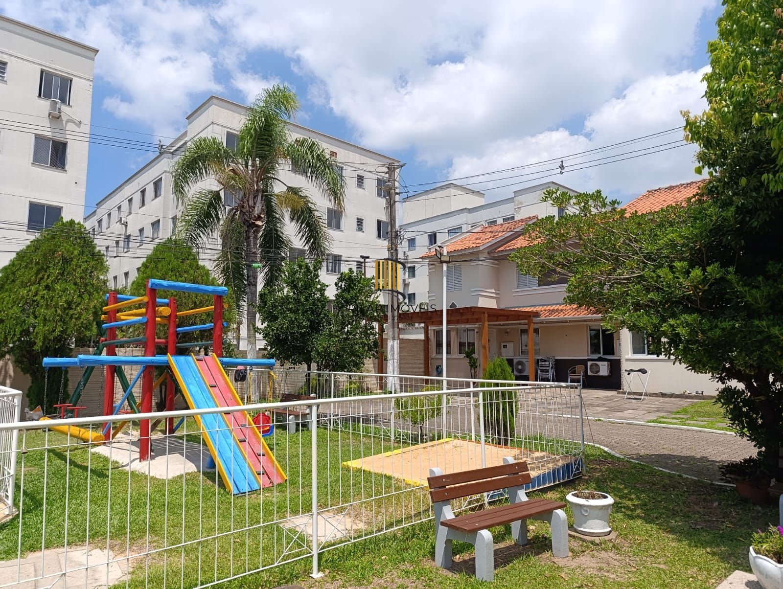 Casa em condomínio fechado de 3 dormitórios,2 vagas no bairro Parque Santa Fé.