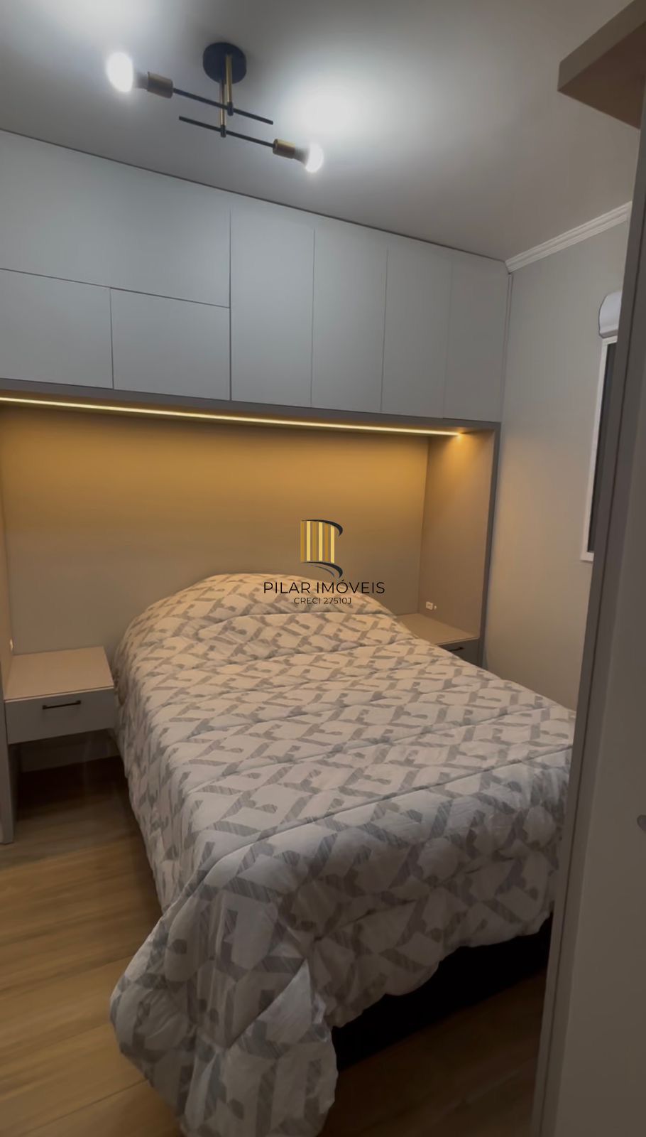 Apartamento com Sacada Churrasqueira com 1 vaga de garagem Av. Protásio Alves