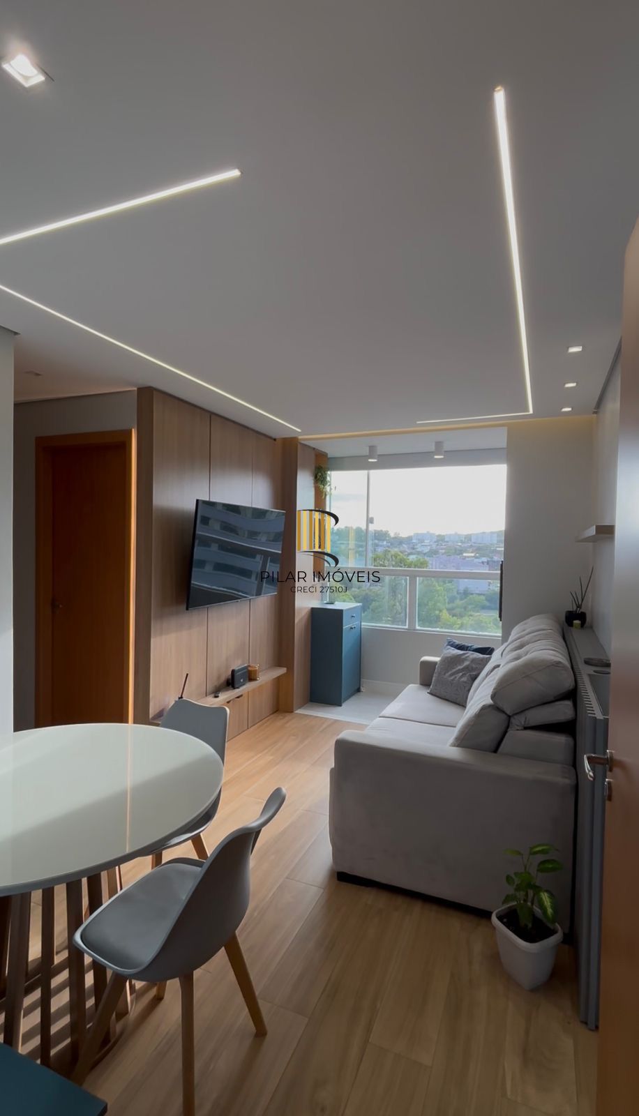 Apartamento com Sacada Churrasqueira com 1 vaga de garagem Av. Protásio Alves